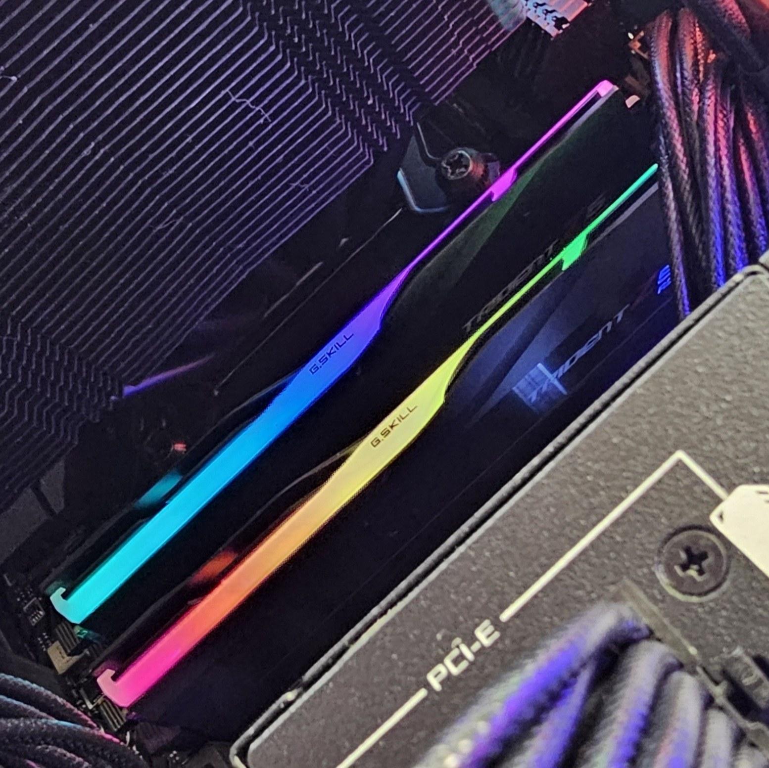 64GB DDR5 (2x32GB) CL32 6400MT/s G.Skill Trident Z5 RGB