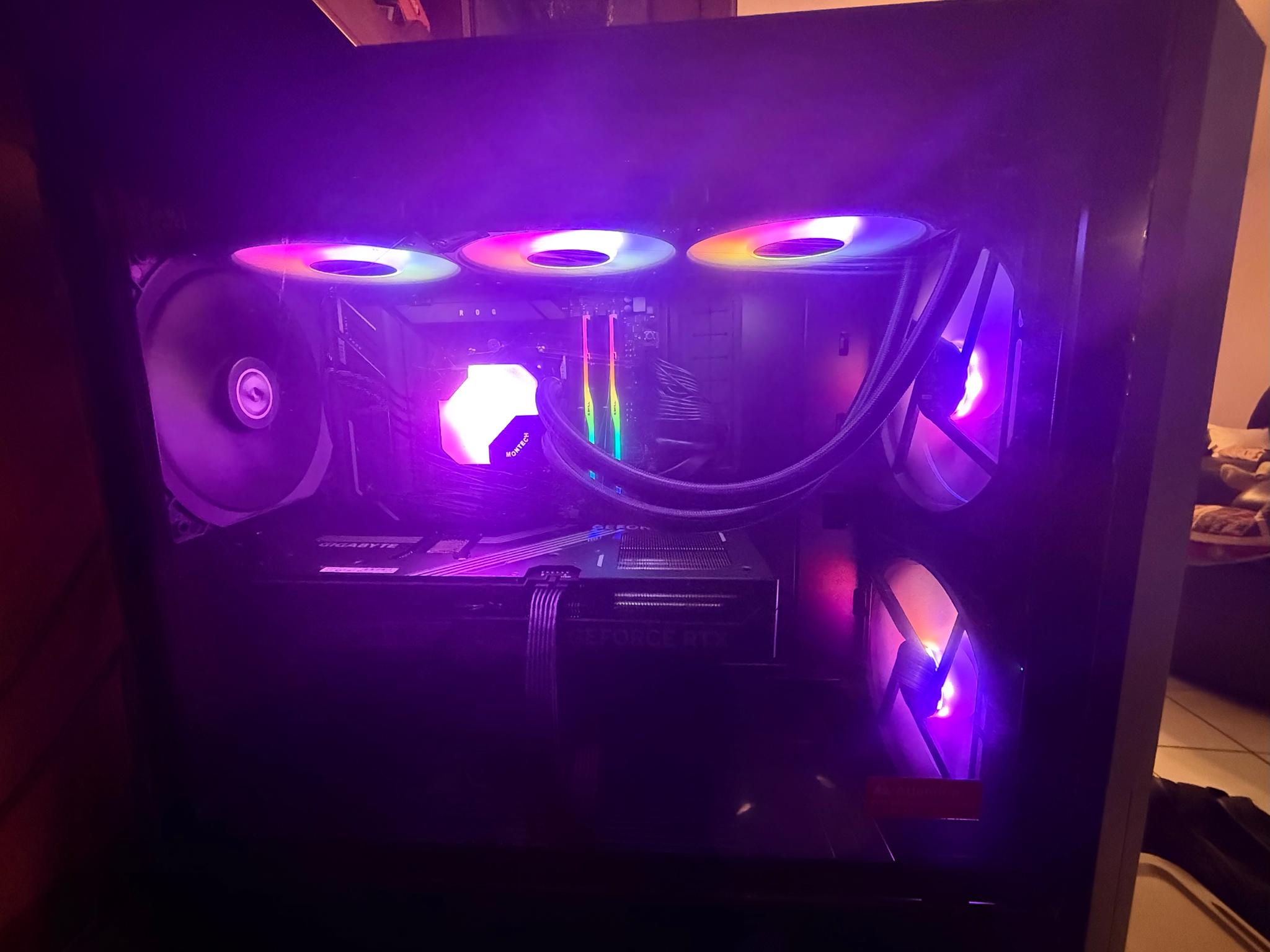 Custom Gaming PC Ryzen 9800X3D RTX 5080 32GB DDR5 4TB SSD