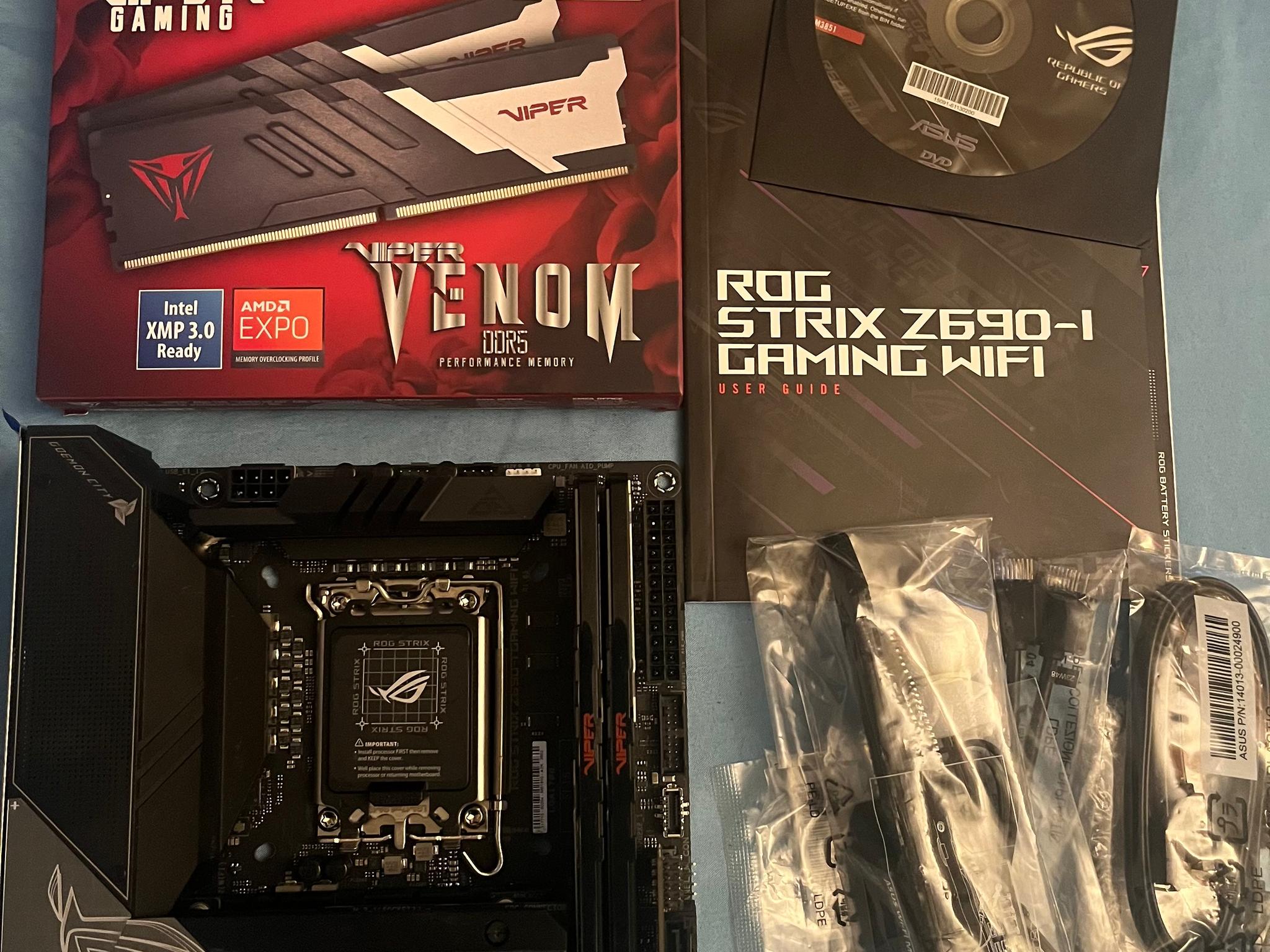 ASUS ROG Strix Z690-I Gaming & Patriot Viper Venom 16GB
