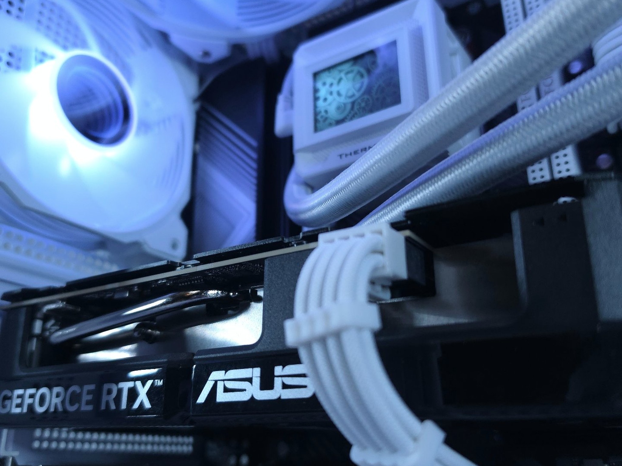 RTX 5060 Ti 🤍 Ryzen 5 7500F