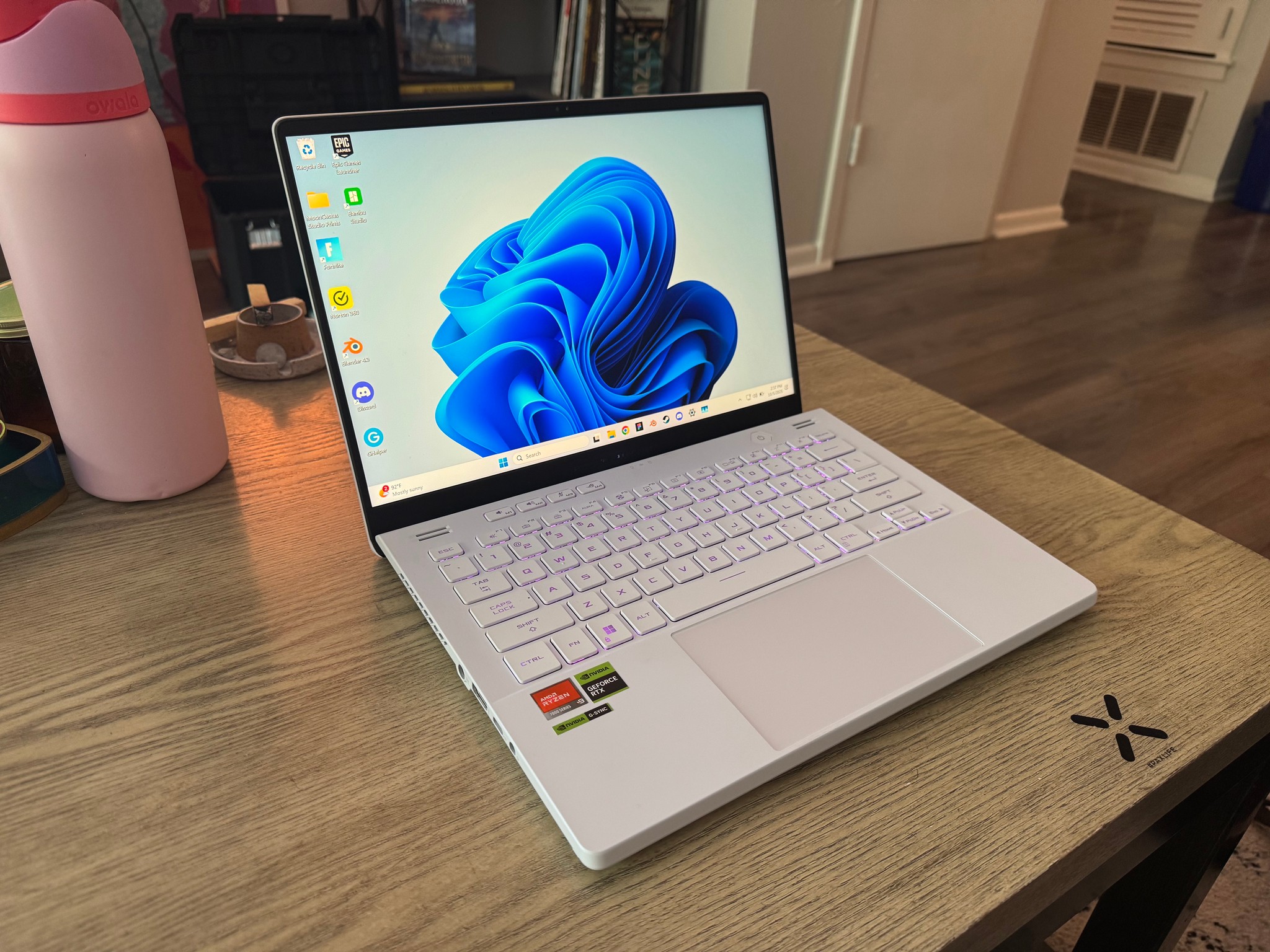 ASUS - ROG Zephyrus G14 14” Gaming Laptop AMD Ryzen 9, GeForce RTX 4060, 512GB SSD, 16GB RAM - White