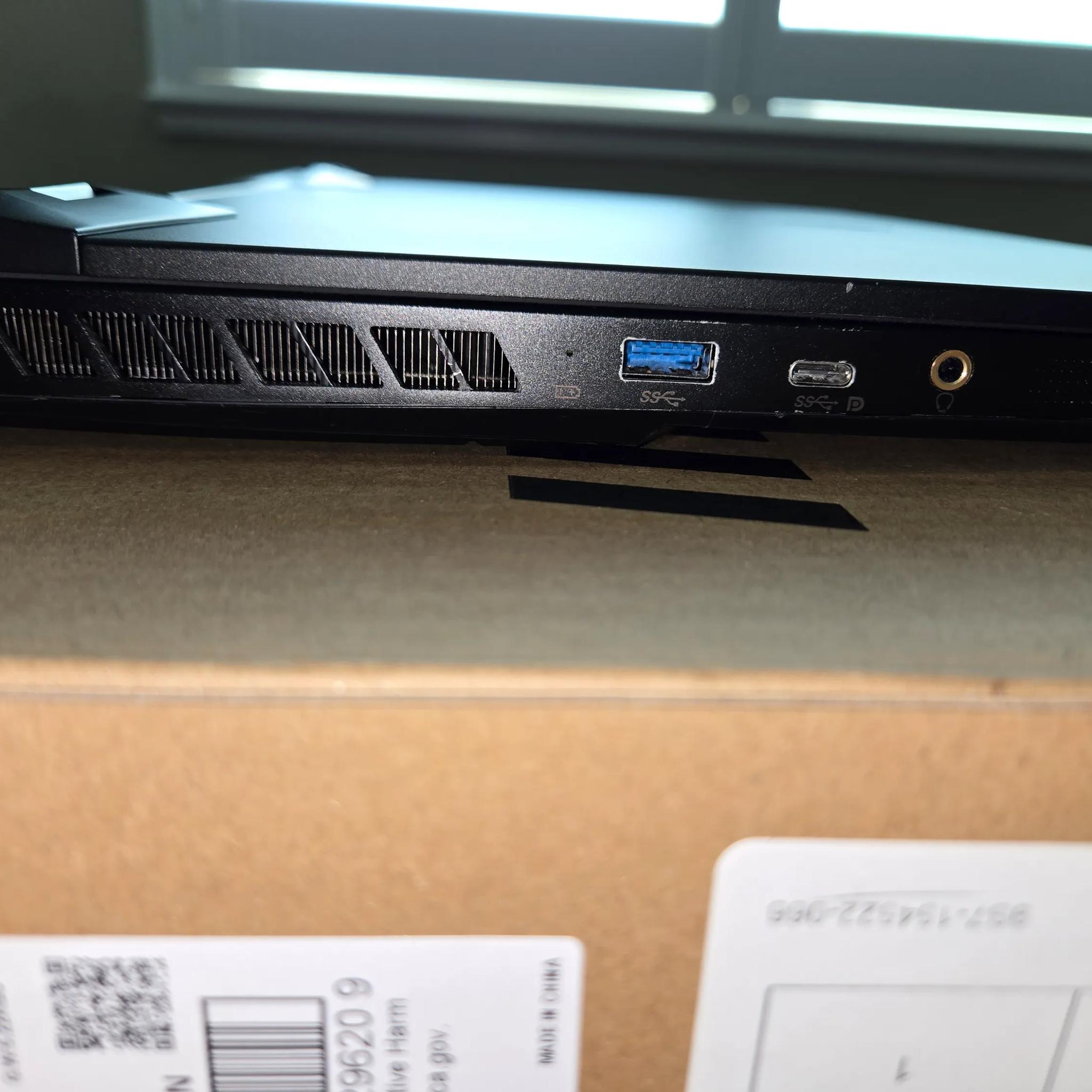 MSI Vector GP66HX 12UGS Gaming Laptop.32GB DDR5,i7 12800HX,RTX 3070Ti 150watt.1TB SSD,15.6"QHD 165Hz