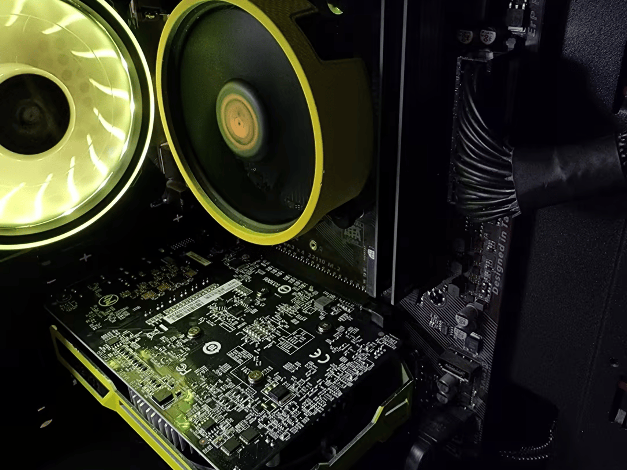 AMD Ryzen 3 2200G // AMD Radeon RX550 // 16GB 3200MHz