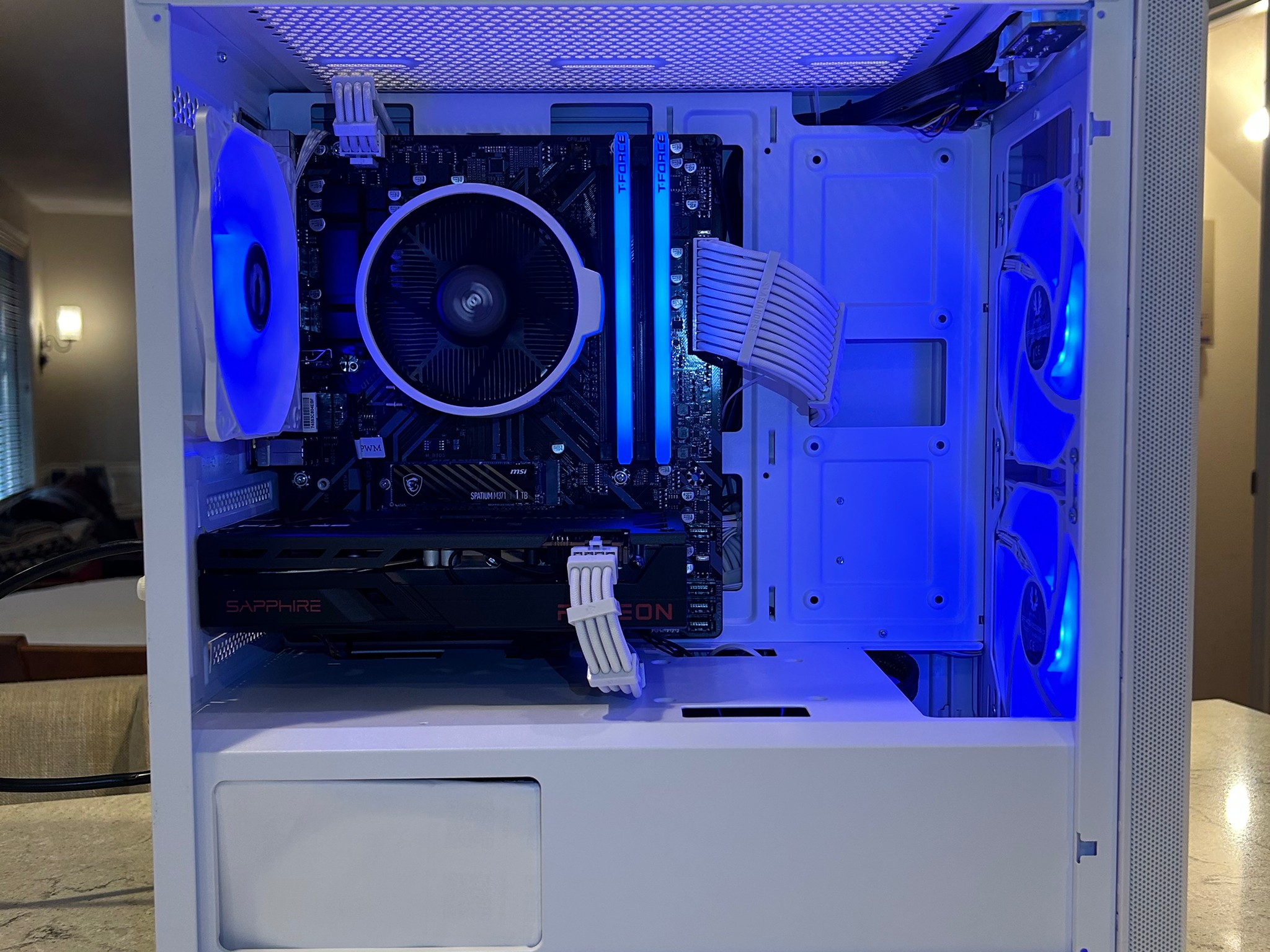 SUPER NOVA 🌌AMD RX 6600 🌌Ryzen 5 5600 🌌16 GB DDR4 🌌Wi-Fi 🌌1TB NVME 🌌