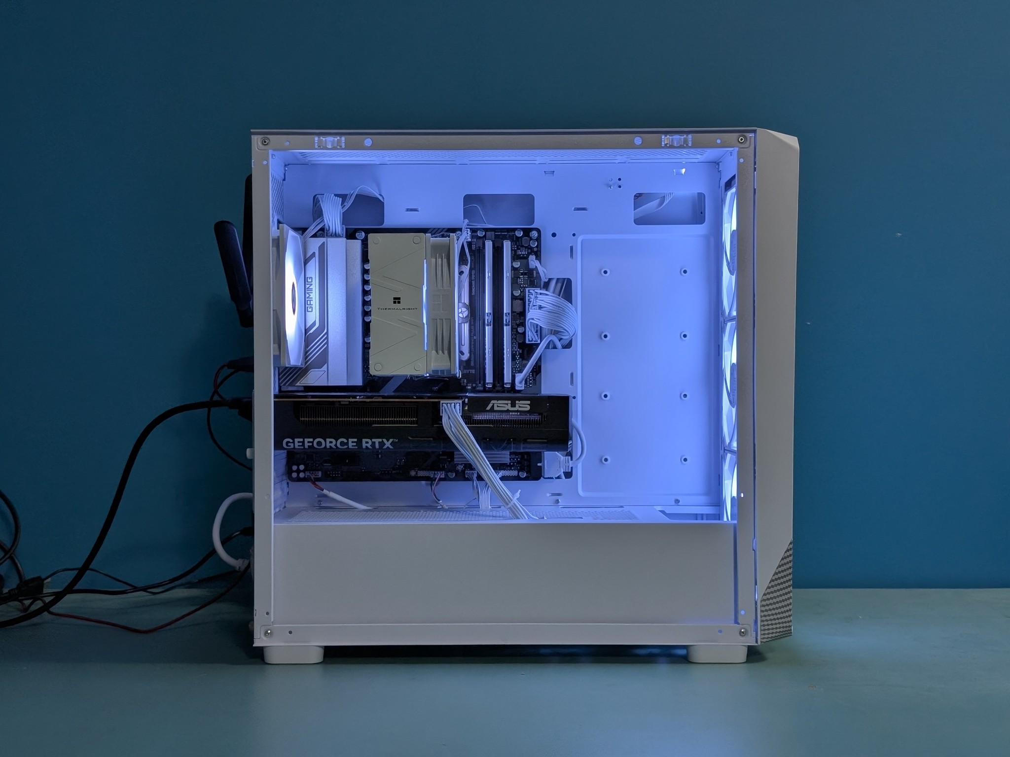 Pristine White Gaming Rig – RTX 5060 & Ryzen 5 8400F (Brand New / ARGB Custom)