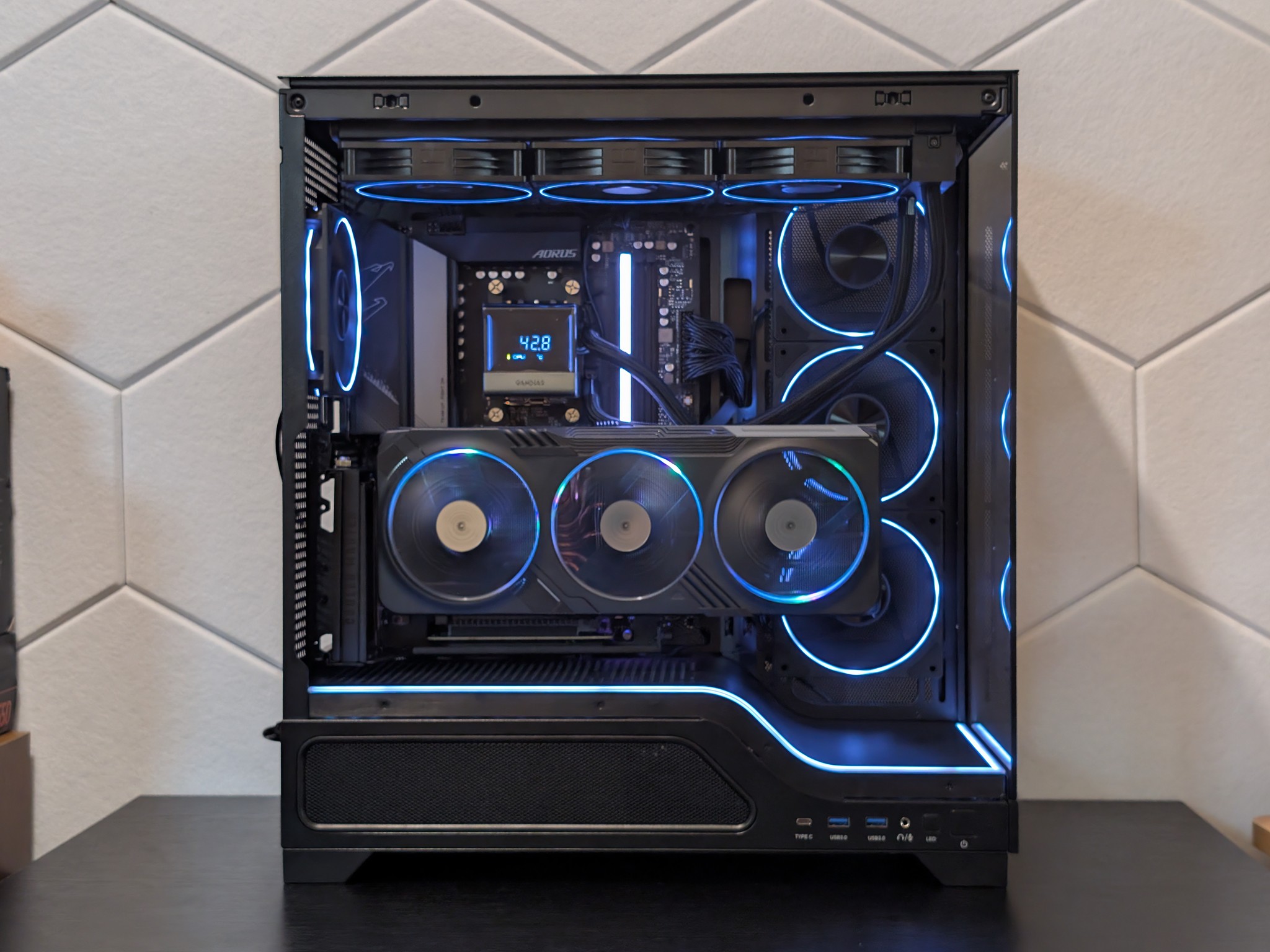 🪐🔥1440p Gaming Beast | RTX 4070Ti | Ryzen 7 7700X | 1TB SSD | 32GB RAM | WiFi 6 & Bluetooth🔥🪐
