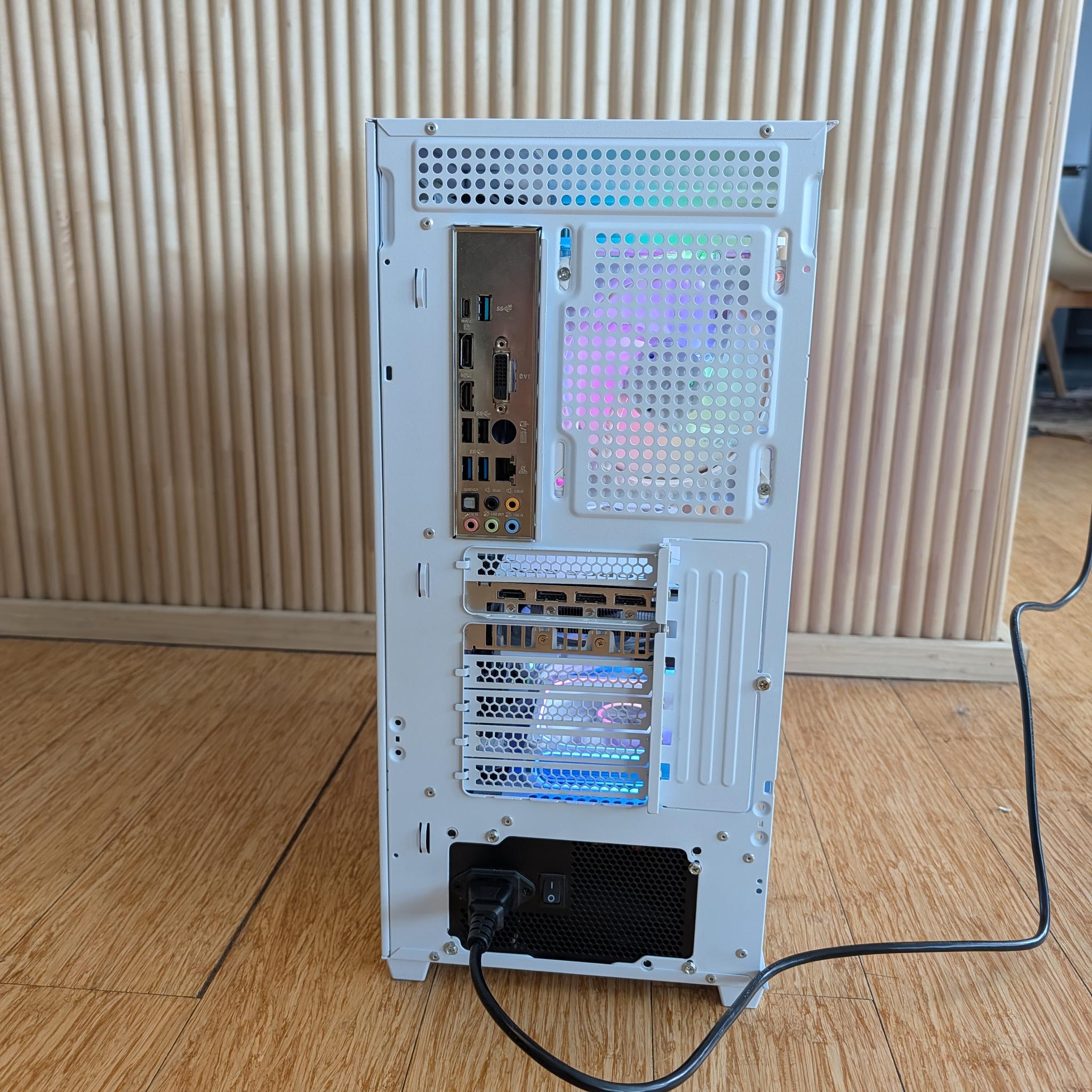 Custom White Gaming PC | RTX 4060 | I7 8086K | 16GB | 500GB |
