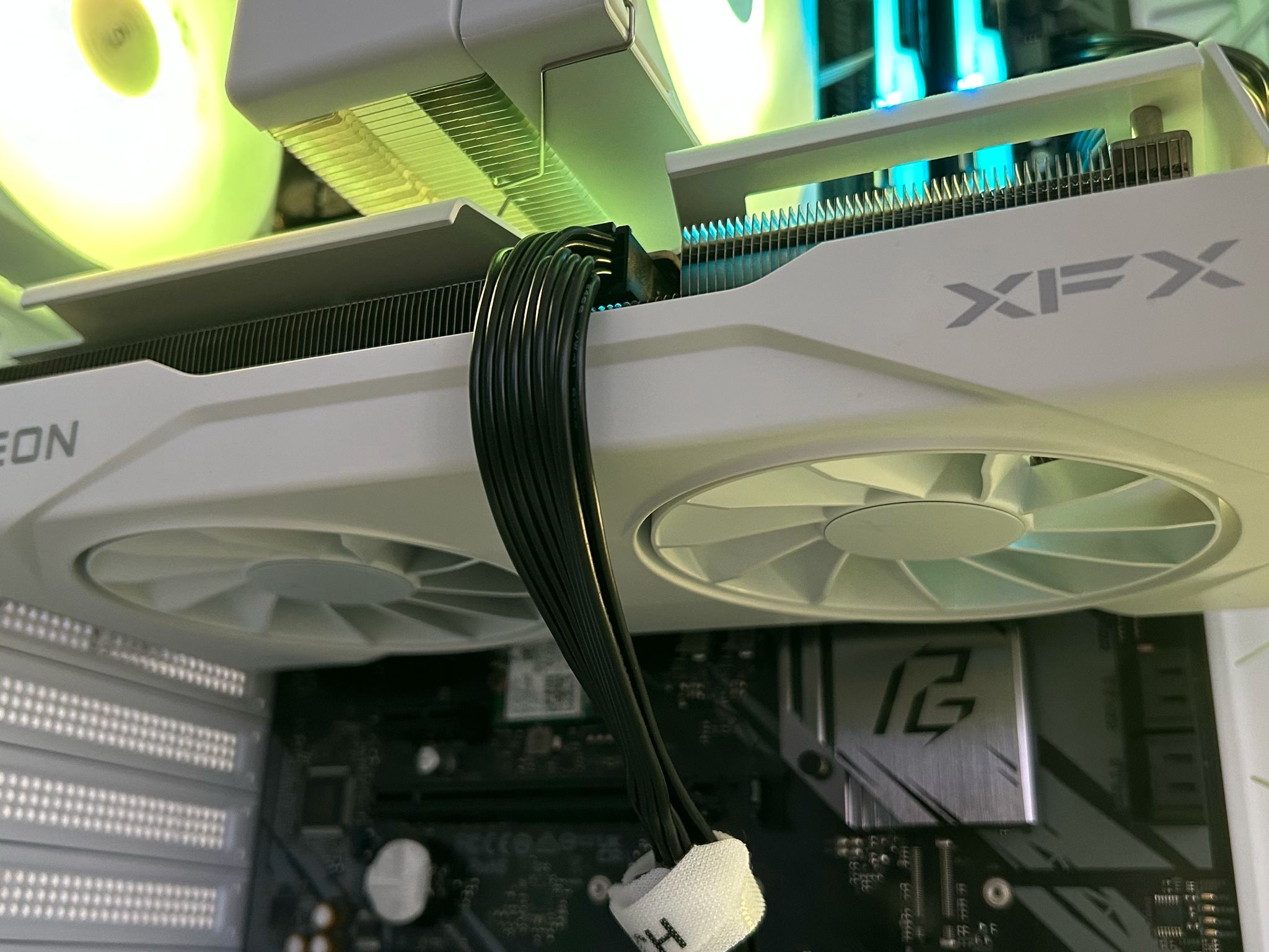 ✨IceBerg🗻 9060XT!| 16GB TRIDENT RAM| ALL WHITE| 1 TB STORAGE