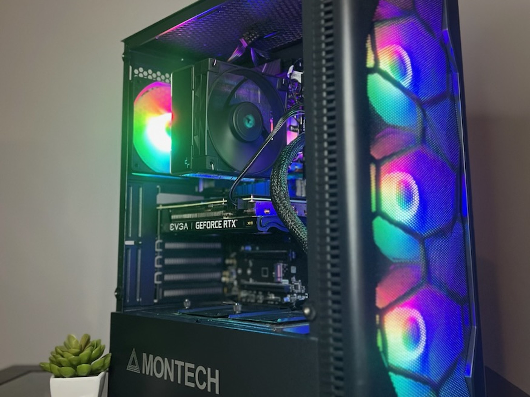 🚨Ryzen 7 7700X w/ RTX 3070 w/ 32 GB DDR5 RAM🚨FREE COMPONENT UPGRADE SURPRISE WITH PURCHASE!!!