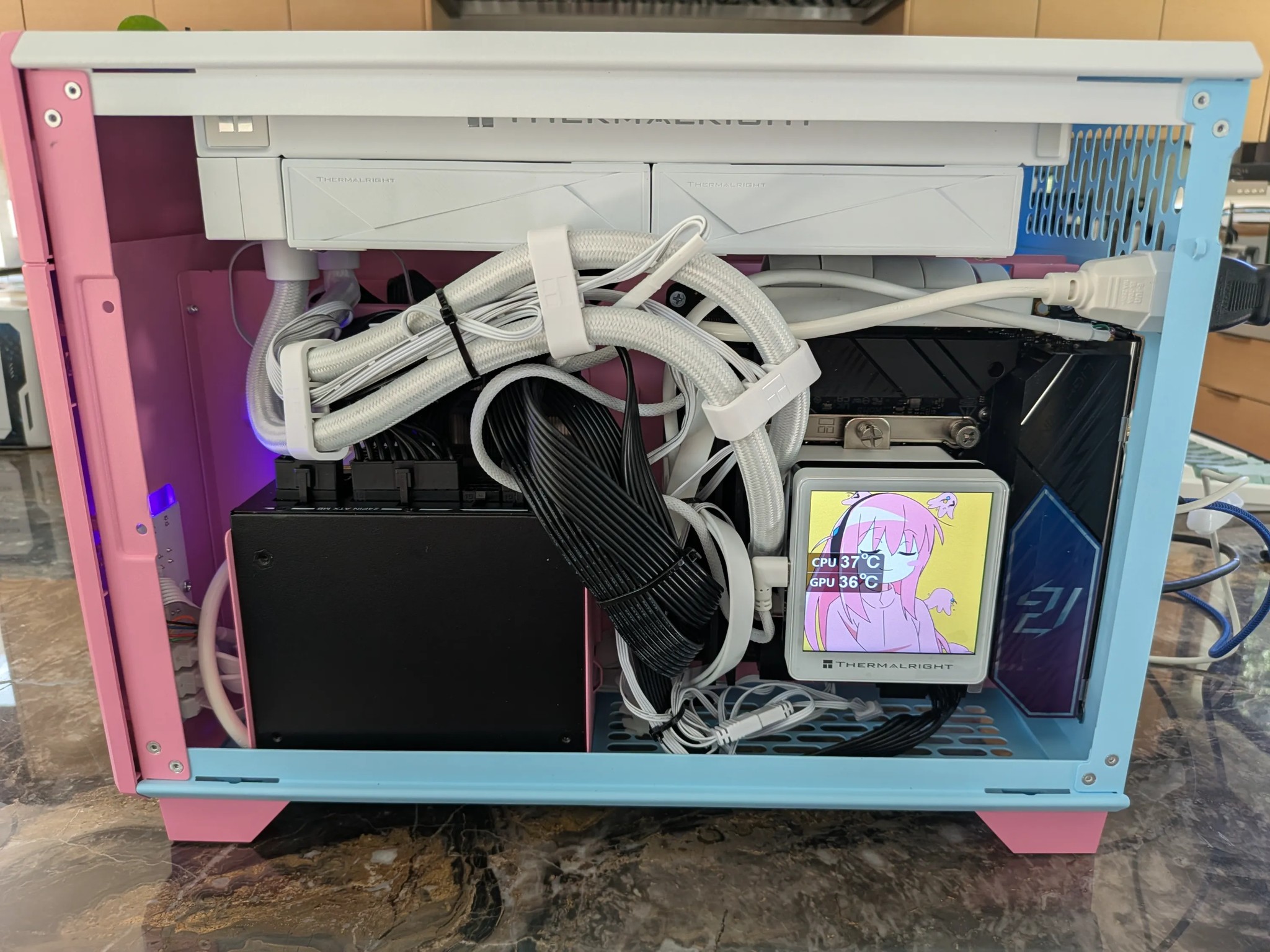 Bocchi the (AS)Rock - RX 9070, Intel Core Ultra 265K, 32 GB DDR5, 2 TB Gen 4 NVME, Liquid Cooled