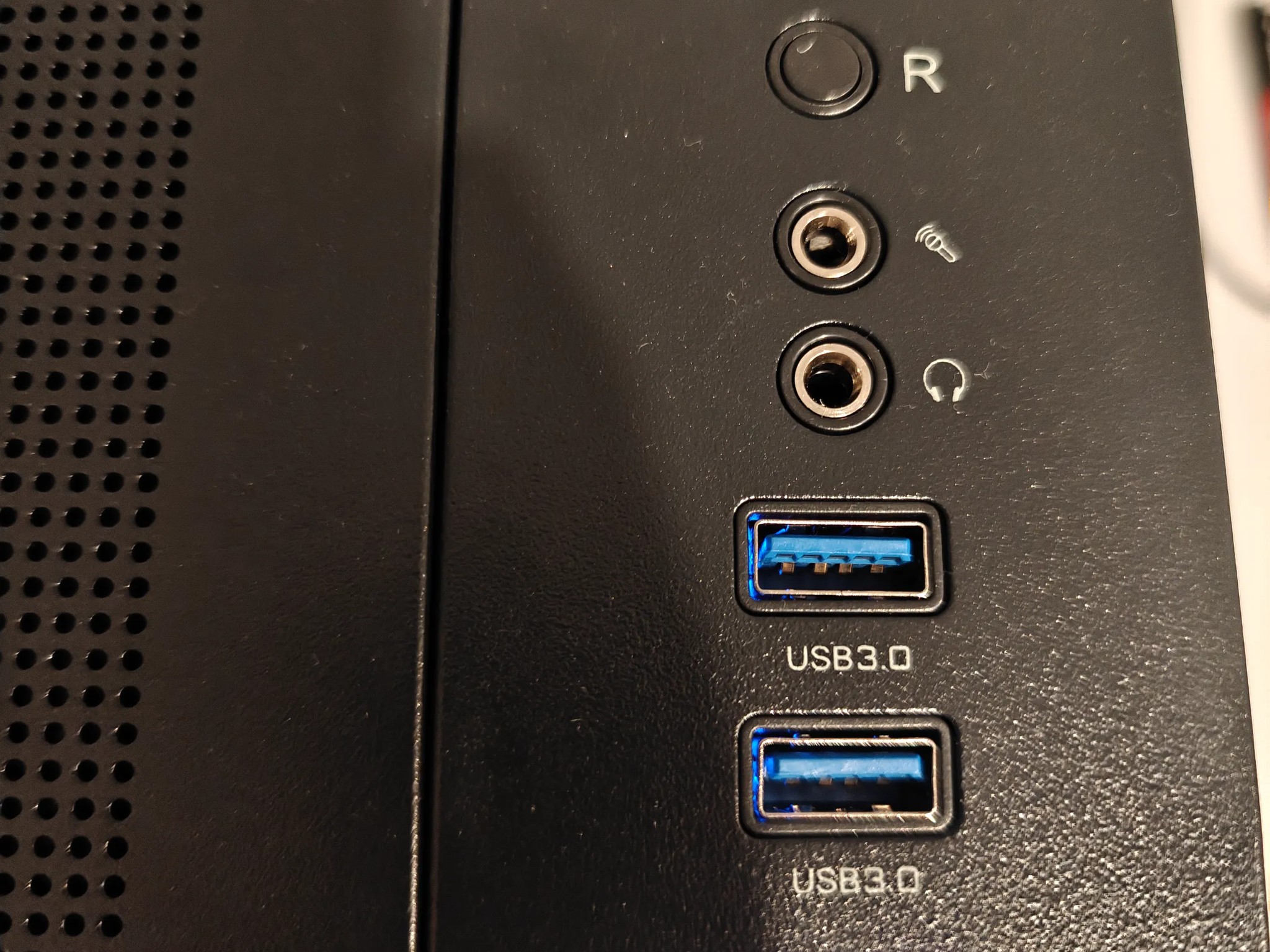 1440P - 4K - AMD Radeon RX 7900 XT - AMD Ryzen 7 7800X3D - 32GB DDR5 6000 RAM - 2TB SSD - Premium PC