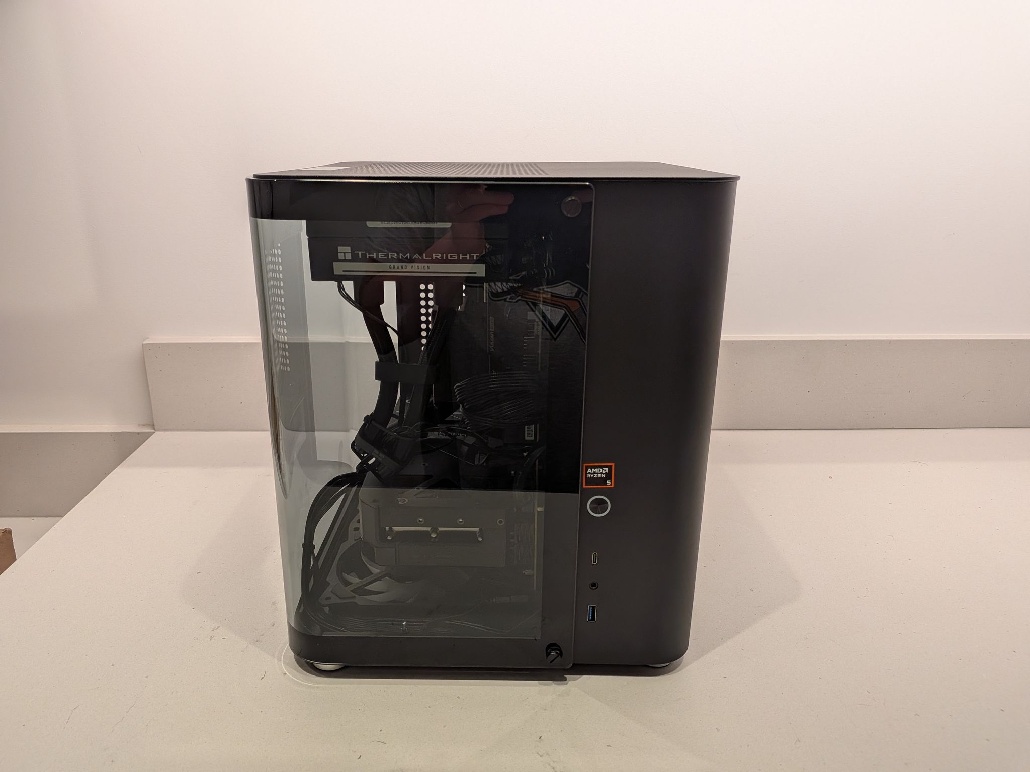 Bomb Devil - RTX 5070, Ryzen 5 9600X, 64 GB DDR5 RAM, 2 TB Gen 5 NVME, RGB, Liquid Cooled