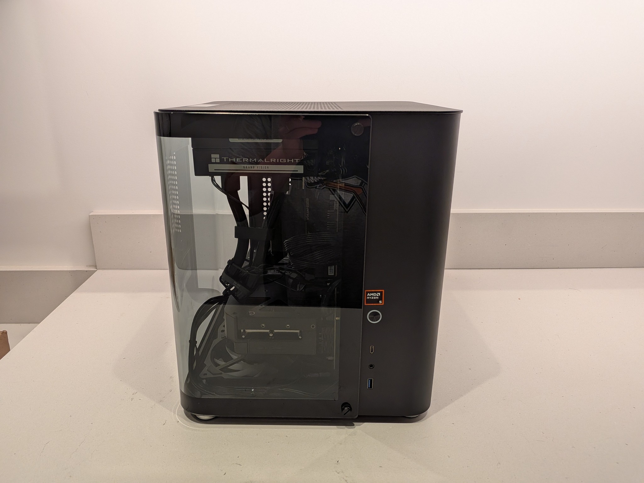 Bomb Devil - RTX 5070, Ryzen 5 9600X, 64 GB DDR5 RAM, 2 TB Gen 5 NVME, RGB, Liquid Cooled