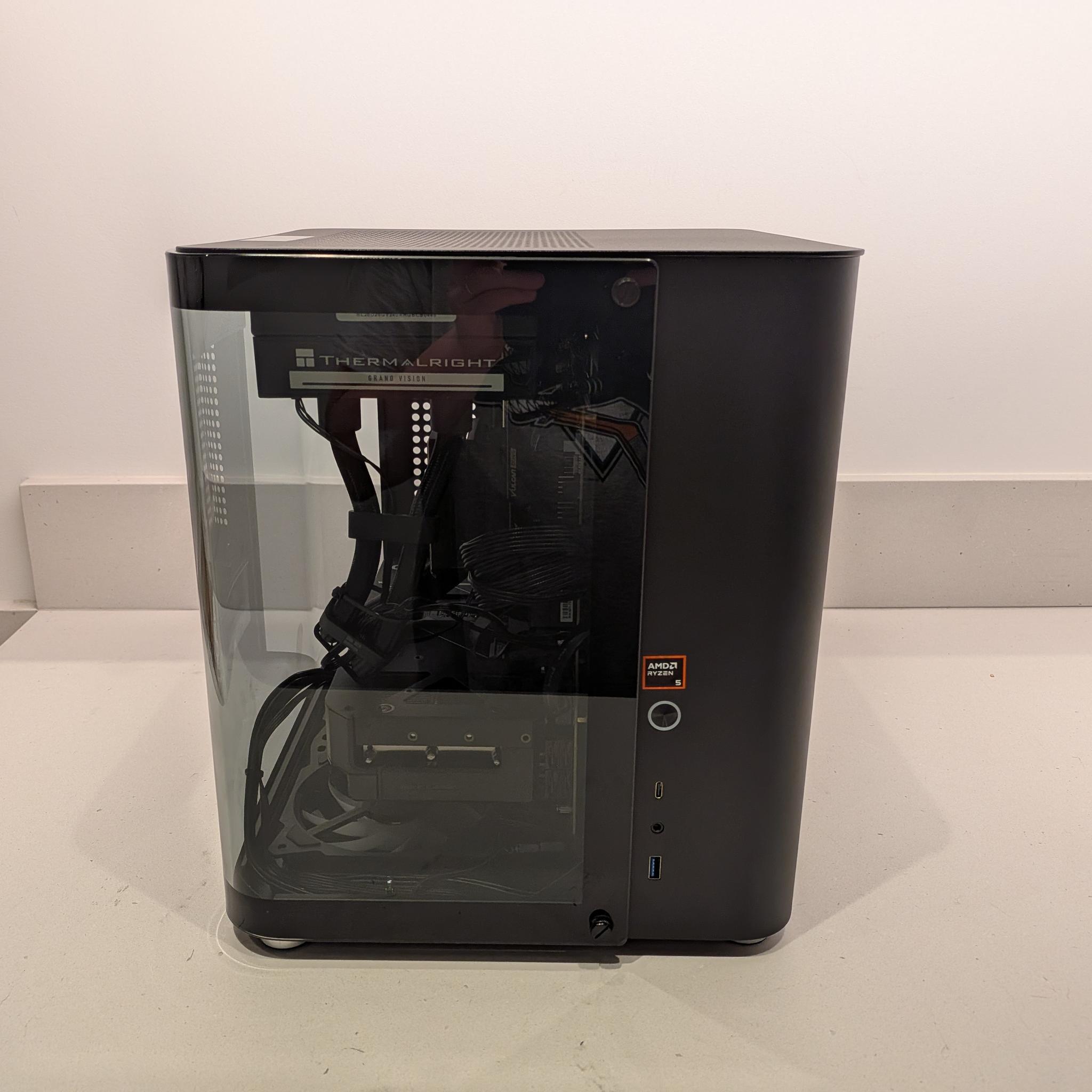 Bomb Devil - RTX 5070, Ryzen 5 9600X, 64 GB DDR5 RAM, 2 TB Gen 5 NVME, RGB, Liquid Cooled