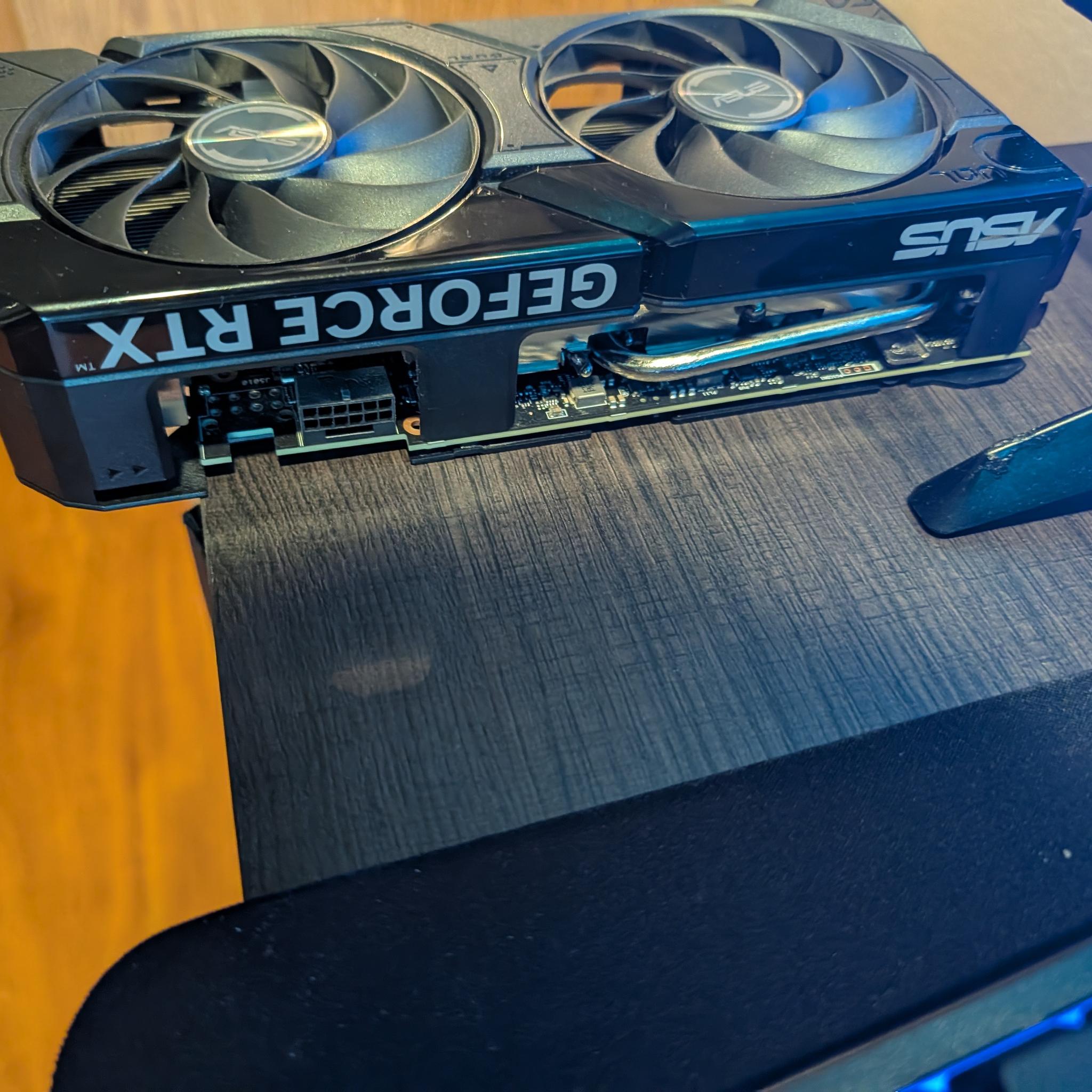 Asus DUAL GeForce RTX 4070 SUPER evo