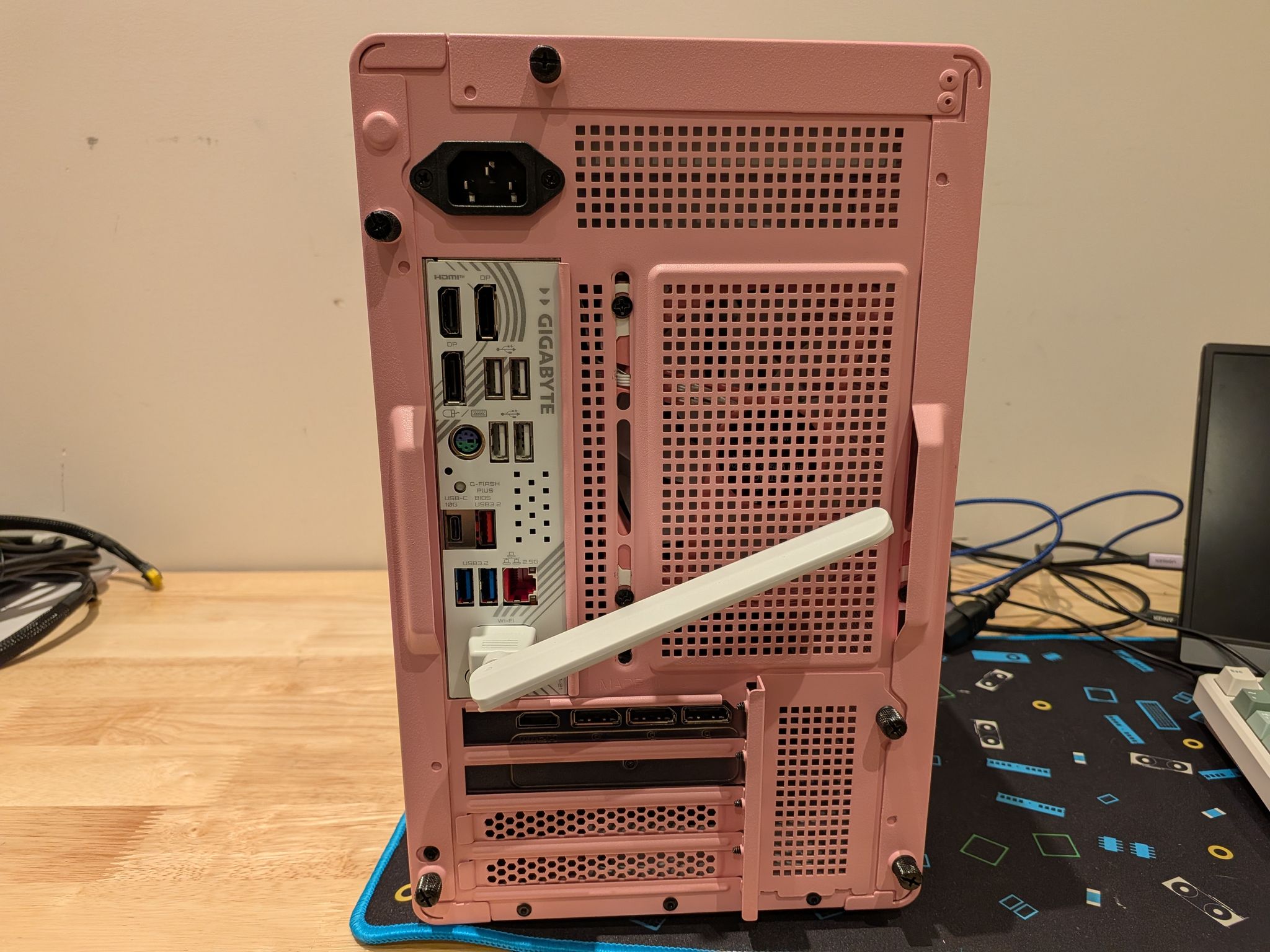 1440p Barbie Beast - RTX 5070, Ryzen 5 9600X, 32 GB DDR5 RAM, 1 TB NVME, RGB, Liquid Cooled