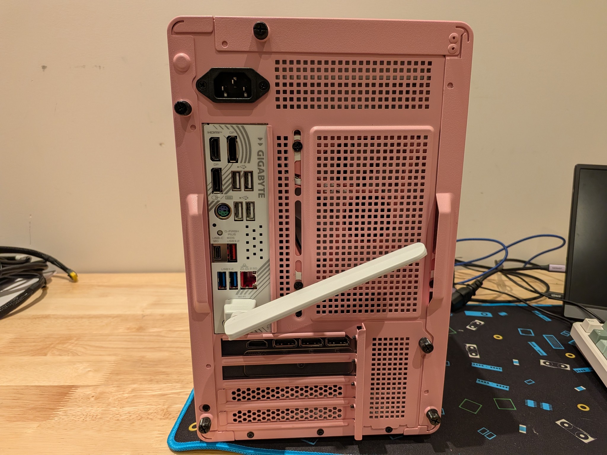 1440p Barbie Beast - RTX 5070, Ryzen 5 9600X, 32 GB DDR5 RAM, 1 TB NVME, RGB, Liquid Cooled