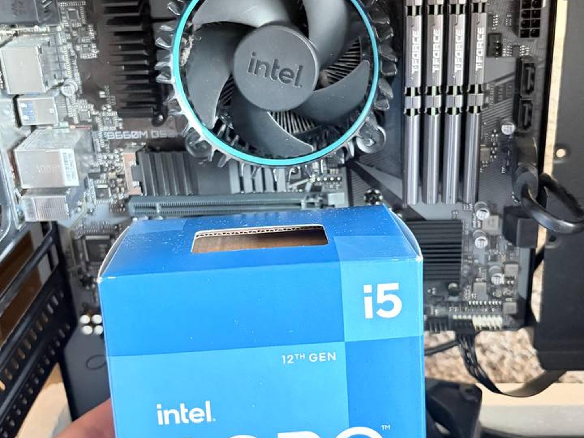 Intel Core i5-12400F/Gigabyte B660M DS3H/Intel Laminar RM1 Cooler – LGA1700 Bundle