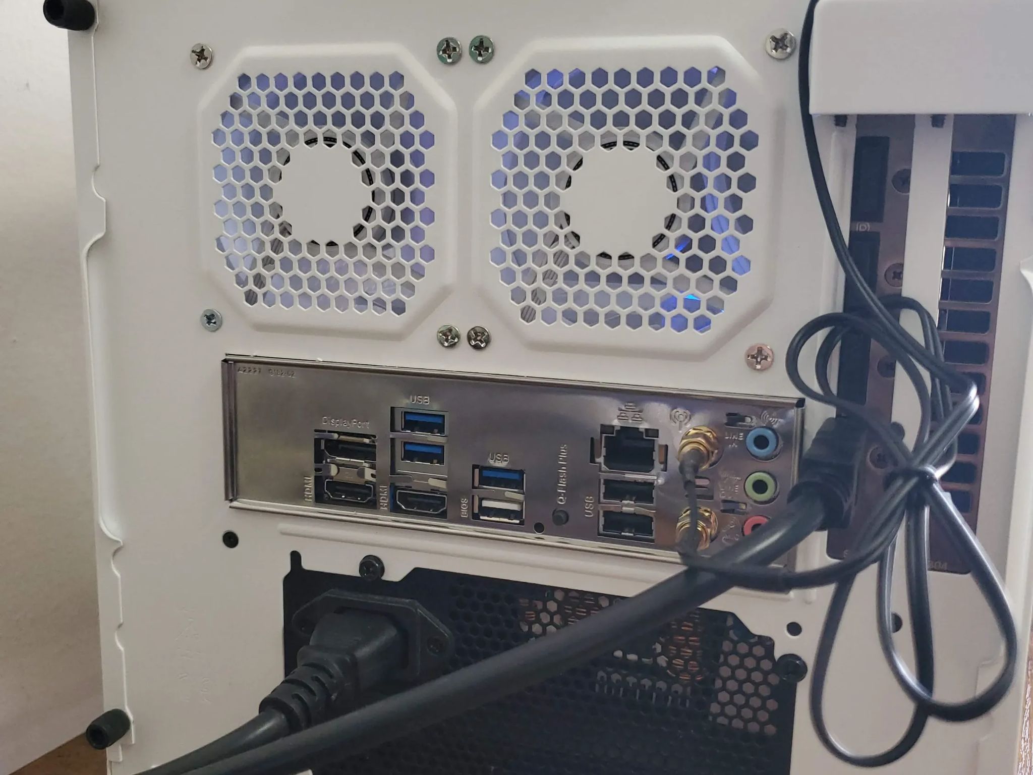 Snow White Mini ITX Cube PC | RTX 3050 8GB | Ryzen 5 3600 | 16GB DDR4 ARGB | 1TB NVME SSD | Wifi