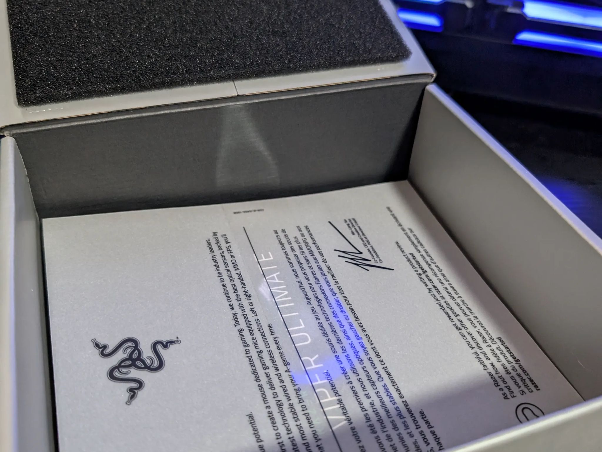 Razer Viper Ultimate Lightweight Wireless Gaming Mouse & RGB Charging Dock - White