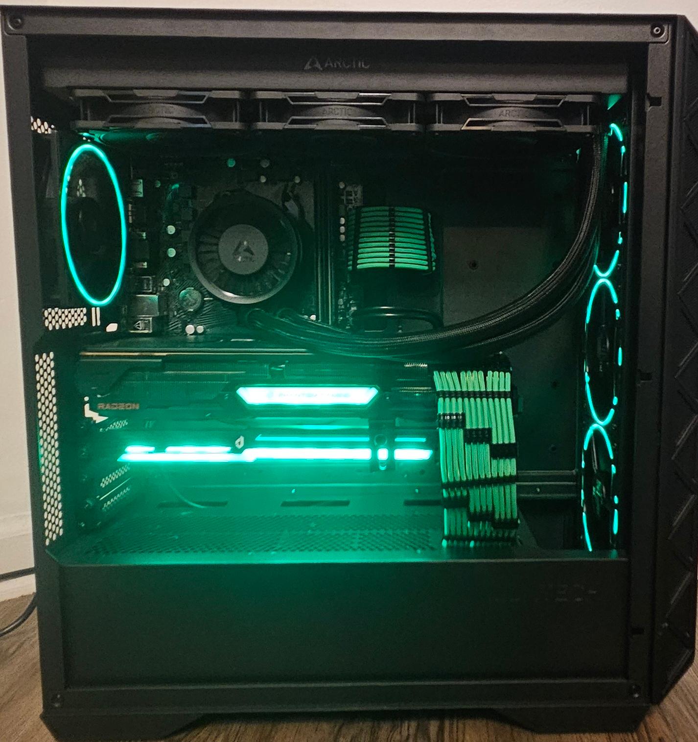 RX 6800 XT 16GB Phantom Gaming and Ryzen 7 5700