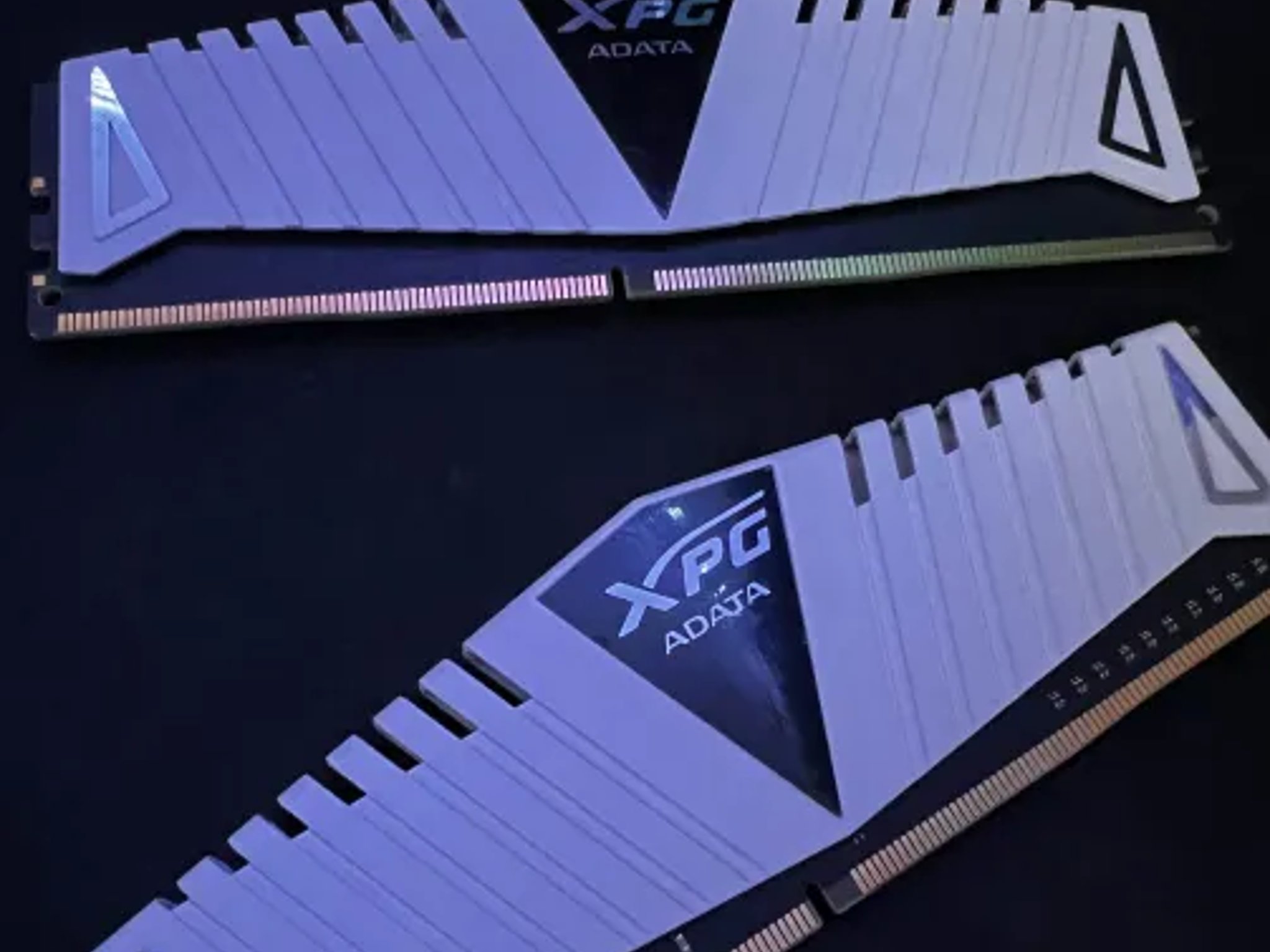 XPG ADATA Z1 16GB (2×8GB) DDR4 3200MHz Desktop Memory Stick Kits (White)