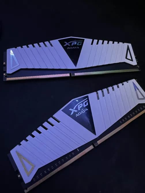 XPG ADATA Z1 16GB (2×8GB) DDR4 3200MHz Desktop Memory Stick Kits (White)