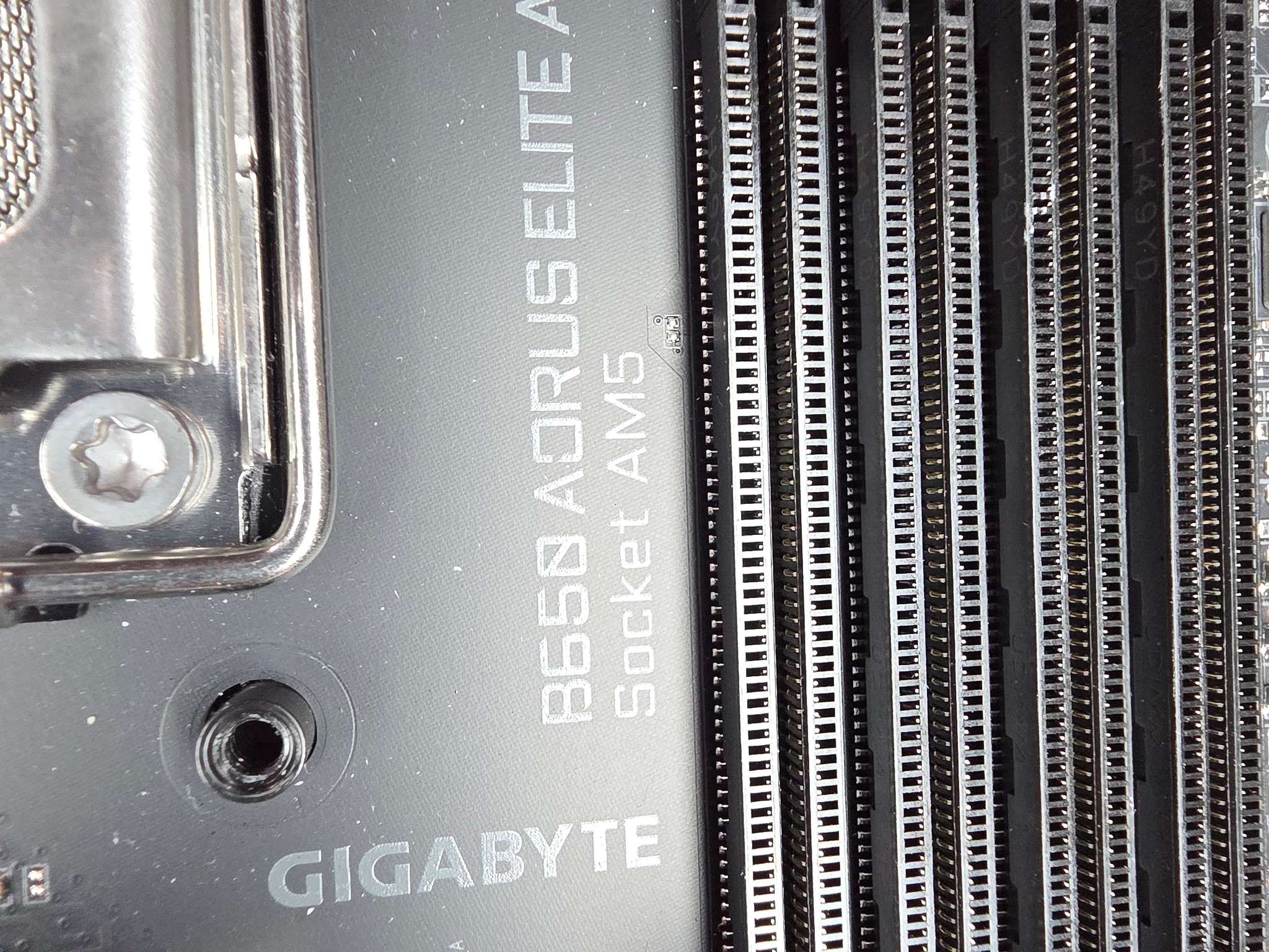 Gigabyte B650 Aorus Elite AX AM5 - FOR PARTS