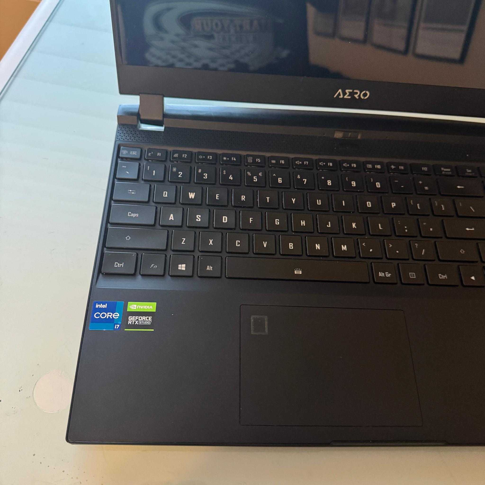 GIGABYTE Aero 15.6" 4K OLED Laptop - Intel Core i7-11800H - 16GB - NVIDIA GeForce RTX 3060 1TB SSD
