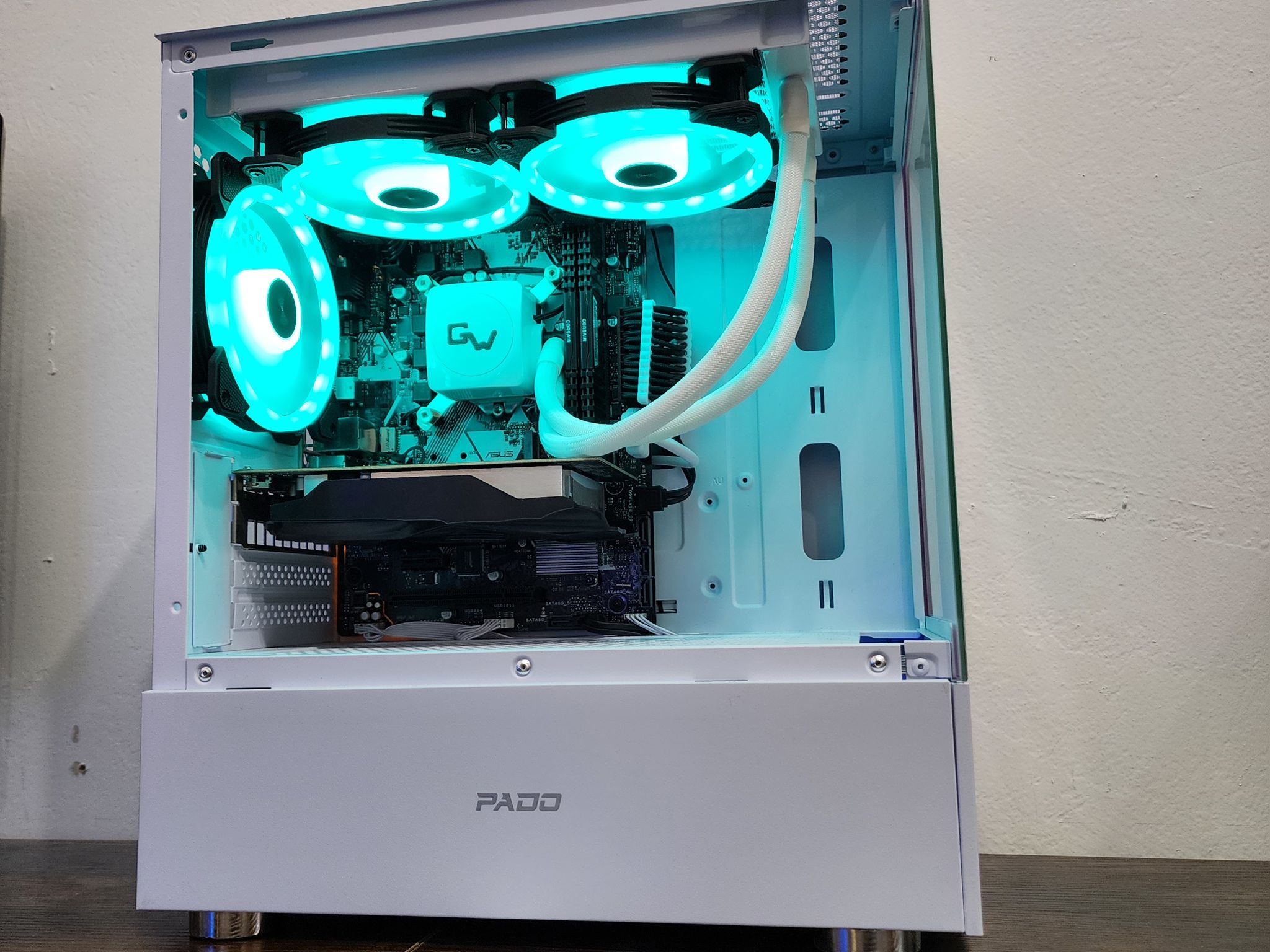 ホワイト 小型デスクトップPC ハンドル付き i3 8100 Intel Core i3 8100 | Nvidia GeForce GTX 1050Ti | Gaming Computer