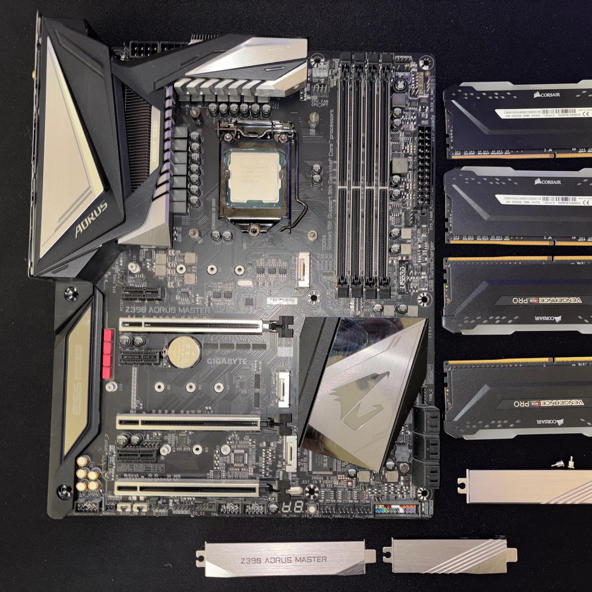 i9-9900KS + Z390 Aorus Master + 32GB 3200C16 Corsair Vengeance RGB