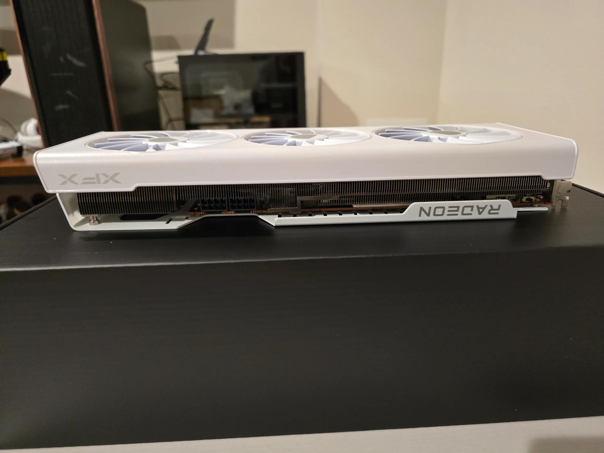 XFX Radeon RX 7800XT Quicksilver 319 White