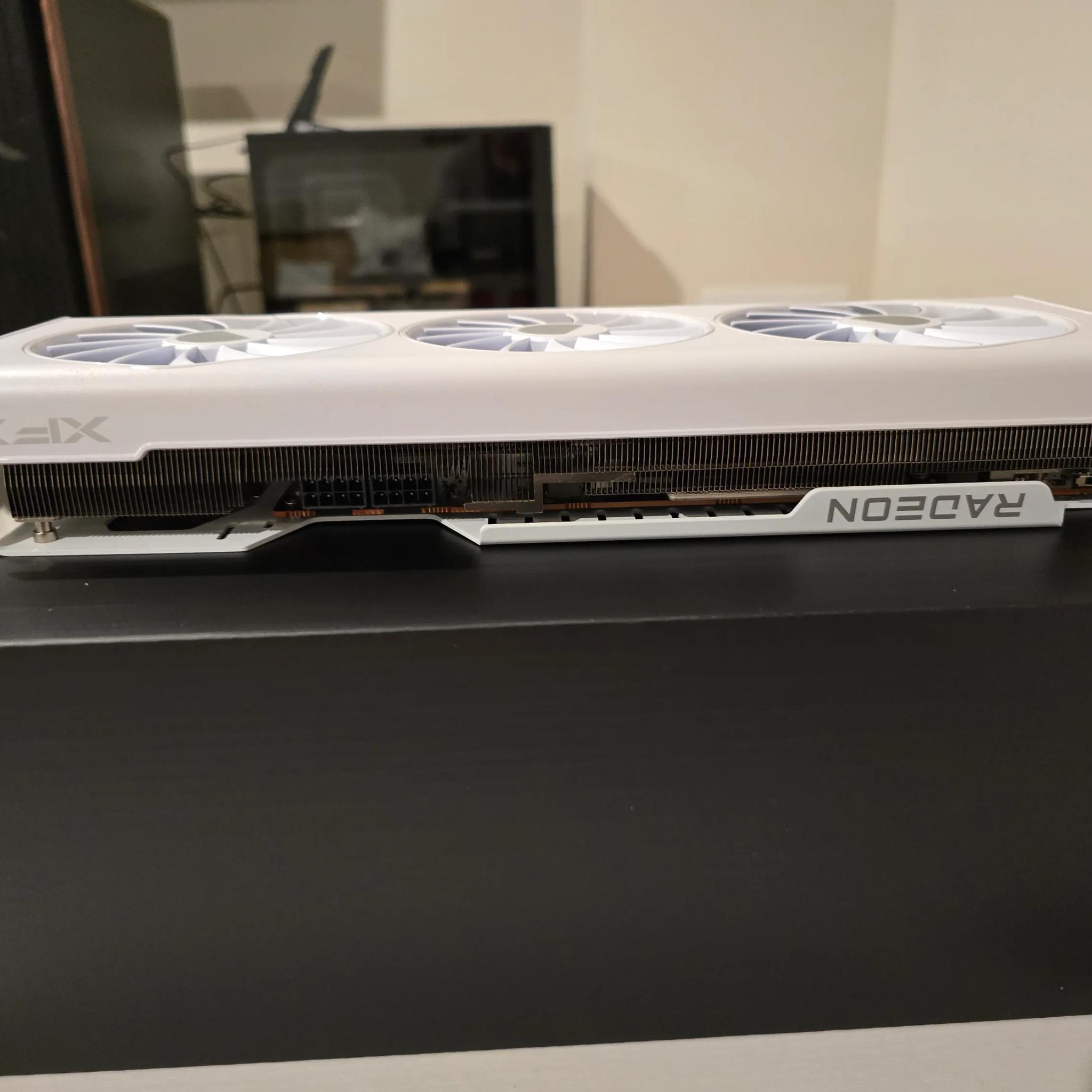 XFX Radeon RX 7800XT Quicksilver 319 White