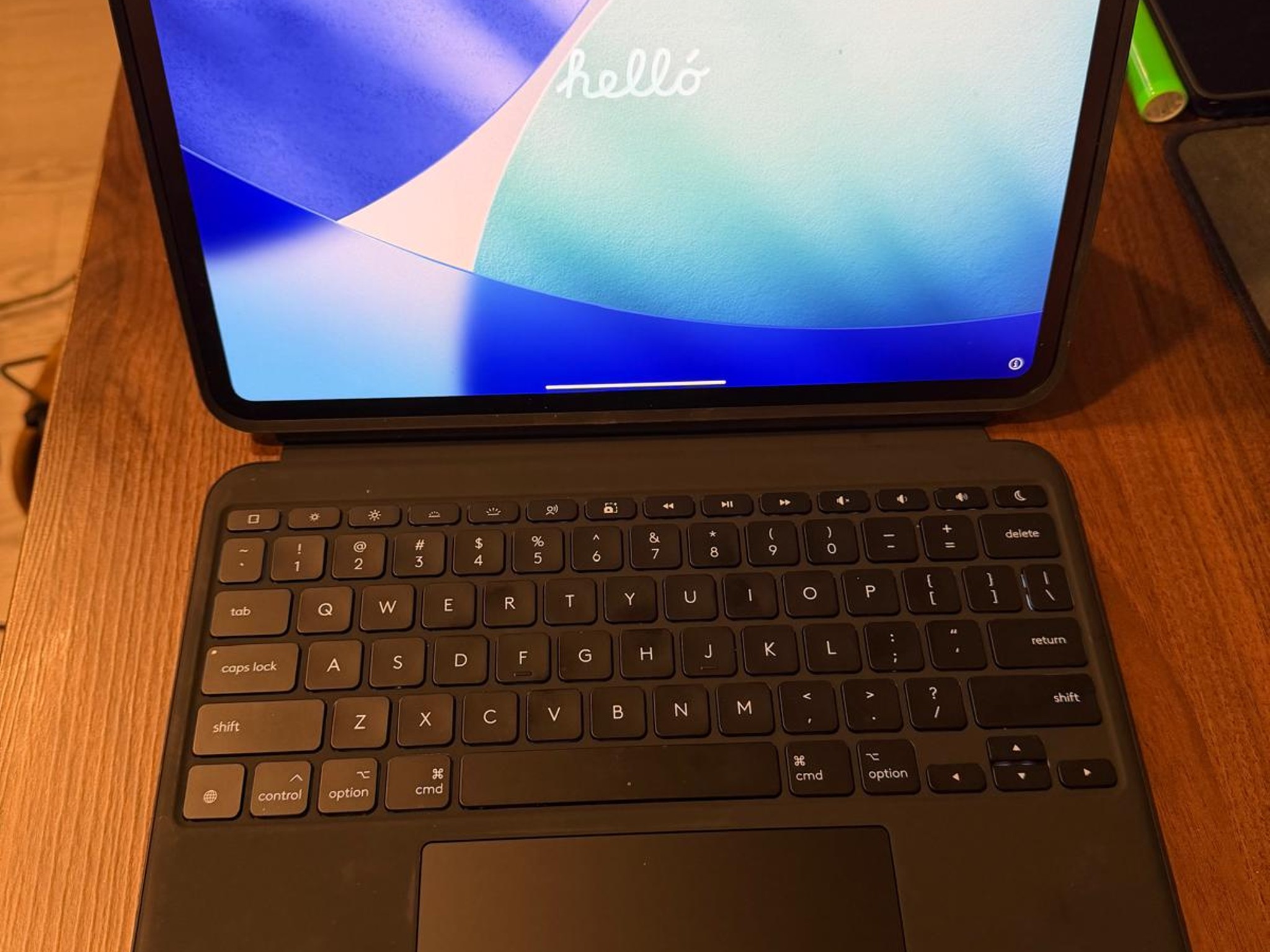 iPad pro 13 inch M4 with Pencil Pro and Logitech - Combo Touch for iPad Pro