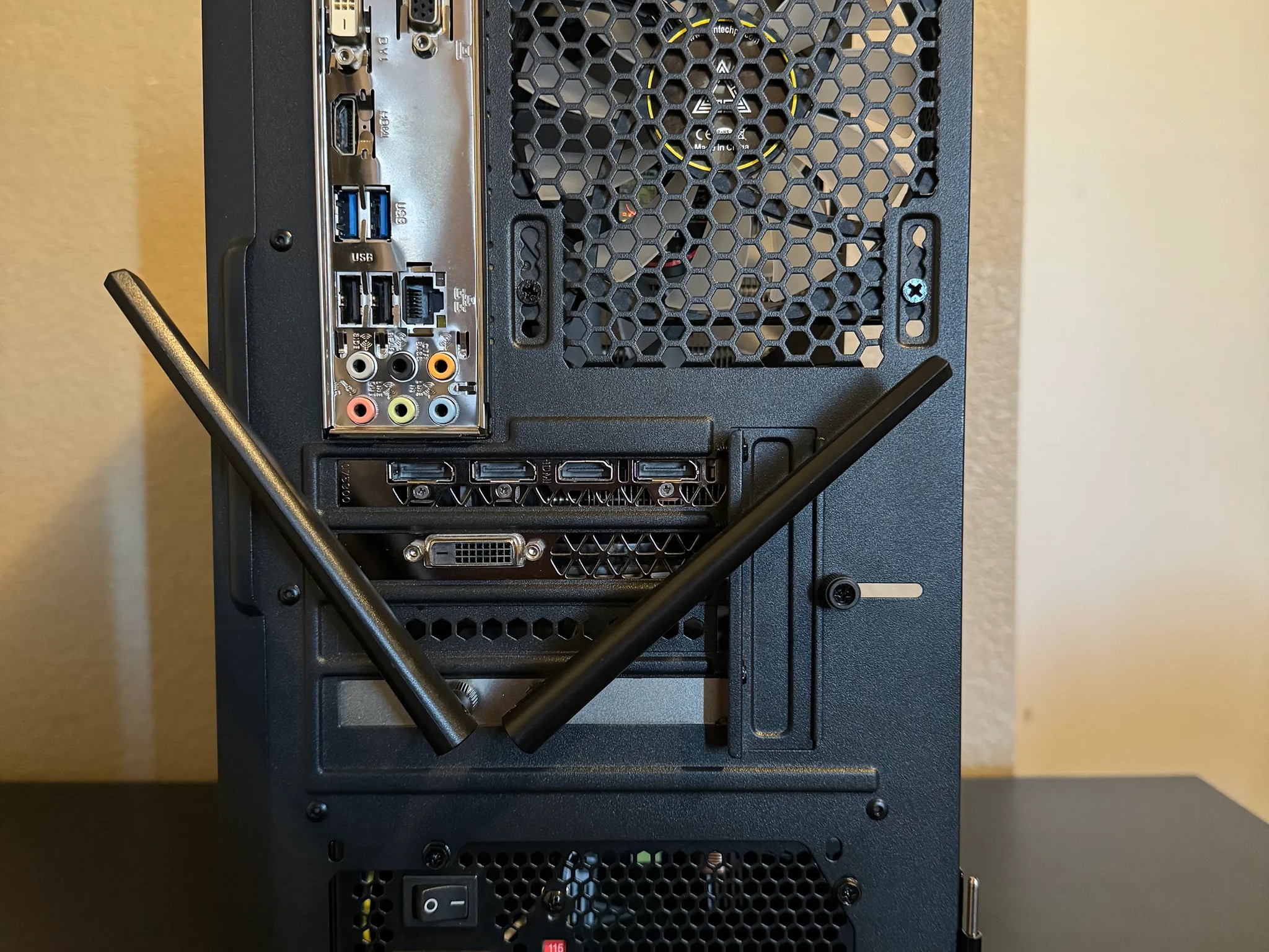 i7 4770K | GTX 1060 6GB | 1TB STORAGE | WIFI | BLUETOOTH