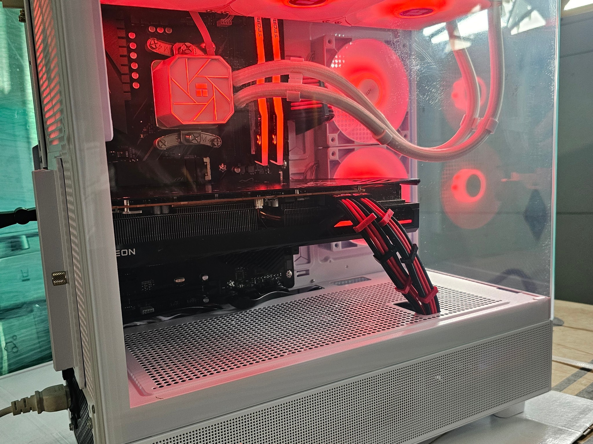 White Gaming PC | Ryzen 9 5900X  | 32GB RAM | 1TB SSD | 6800xt 16GB | WINDOWS 11 PRO |