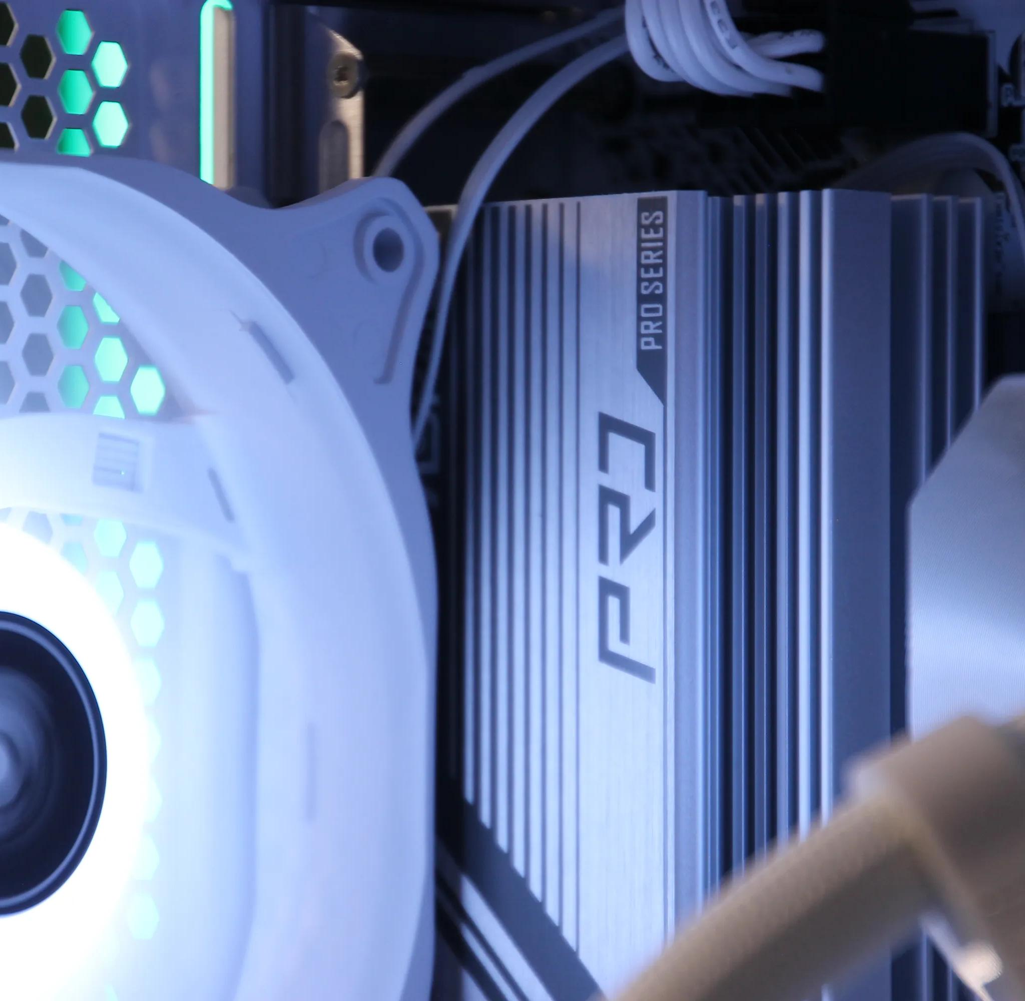𝙄𝘾𝙀𝙀 // Ryzen 7 3700X, RTX 3070 // Mid-range Gaming PC