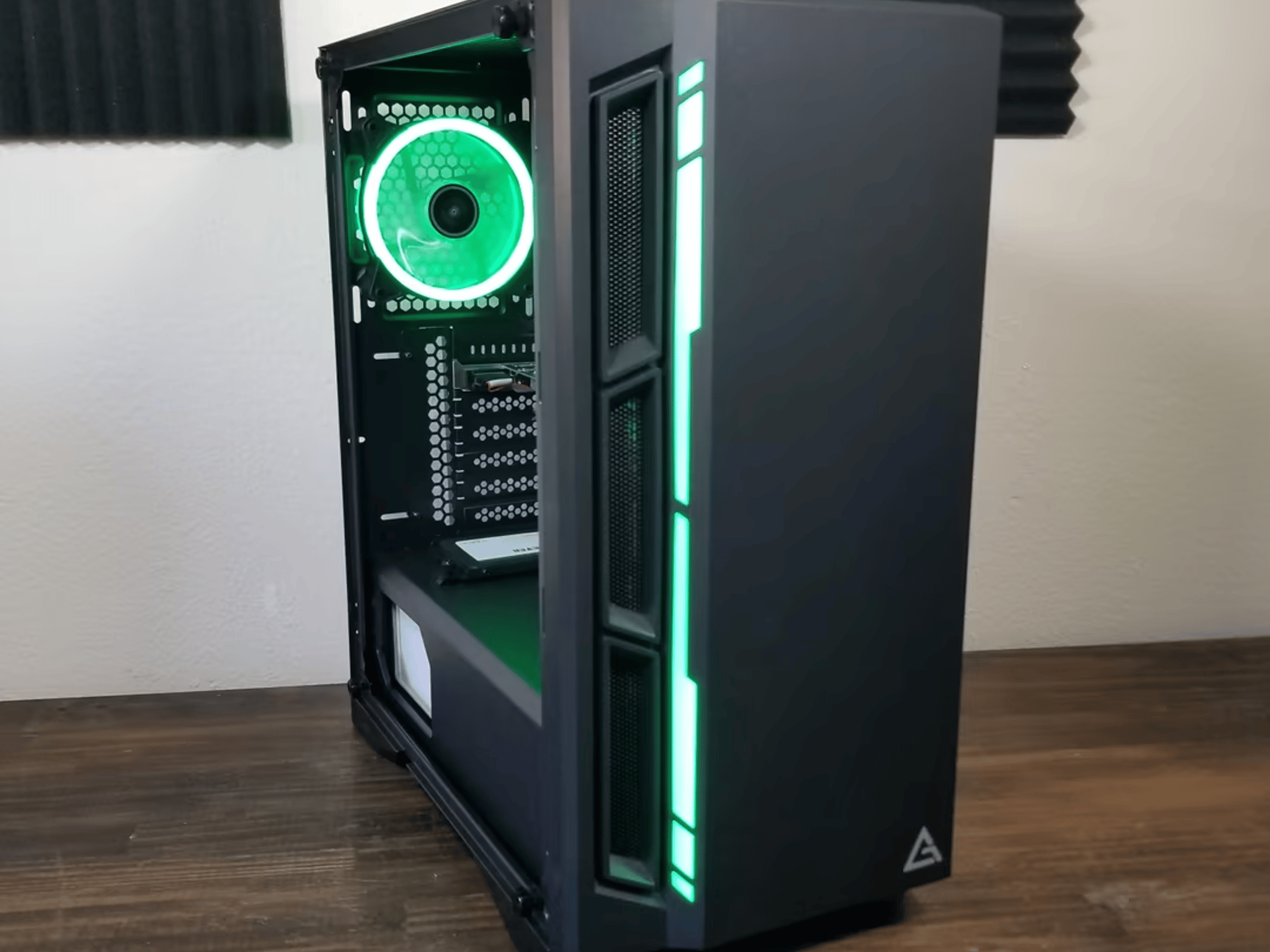 Intel Core i5 6500 UpTo 3.6GHz w/ Intel HD Graphics 530 // Team Group 8GB 2400MHz // Levin 120GB SSD
