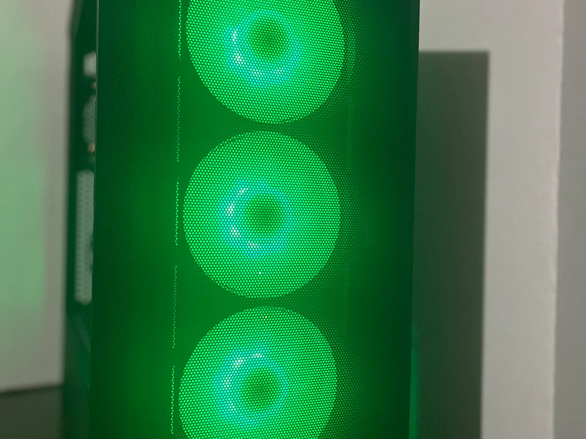 RTX 4060ti | Intel i5-8600k | 16GB DDR4 | 1TB SSD | Windows 11 Home