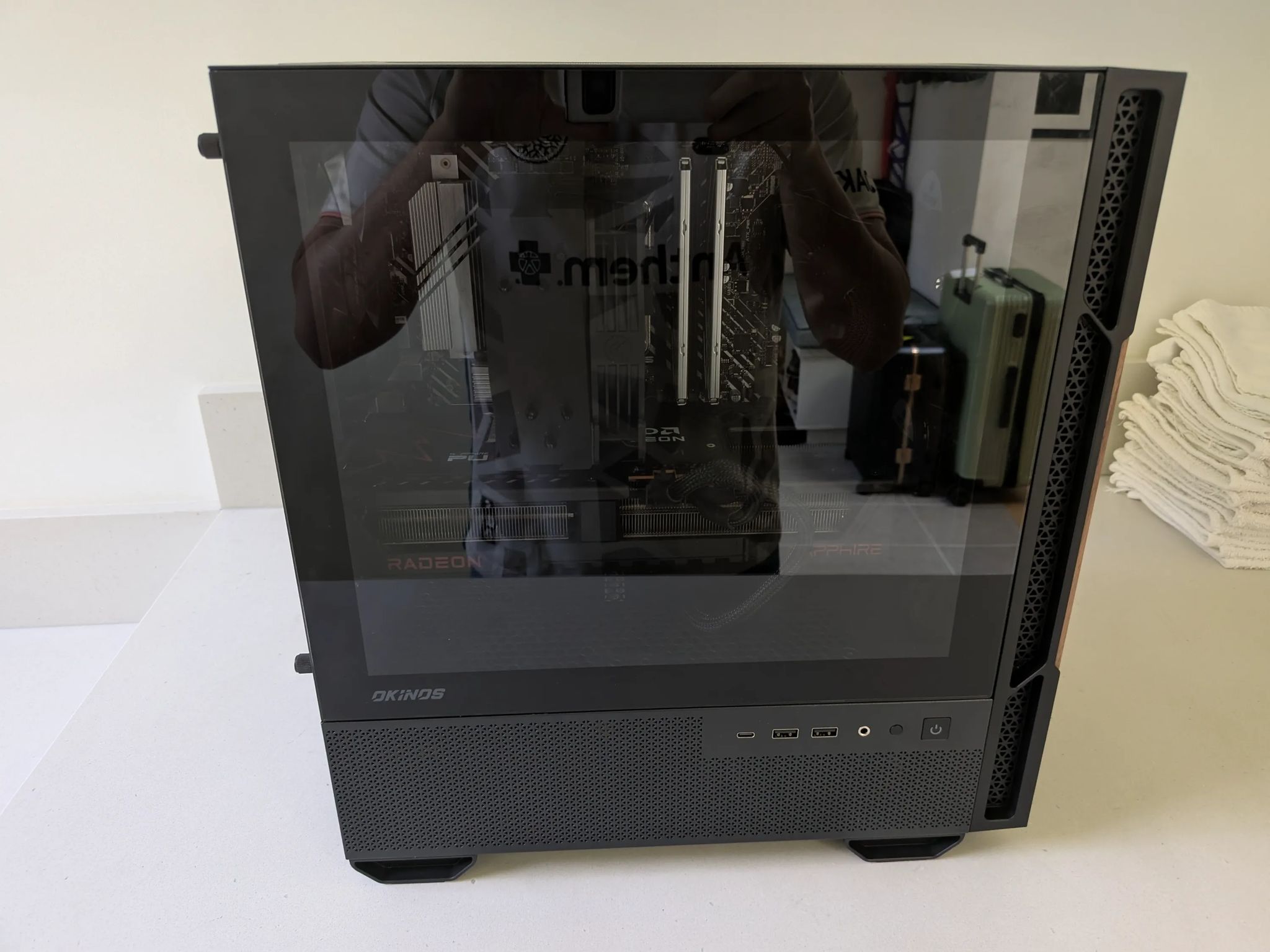 Walnut Wood RX 9070 PC - Intel Core i5 13th Gen, AMD Radeon RX 9070, 32 GB RAM, 4 TB SSD