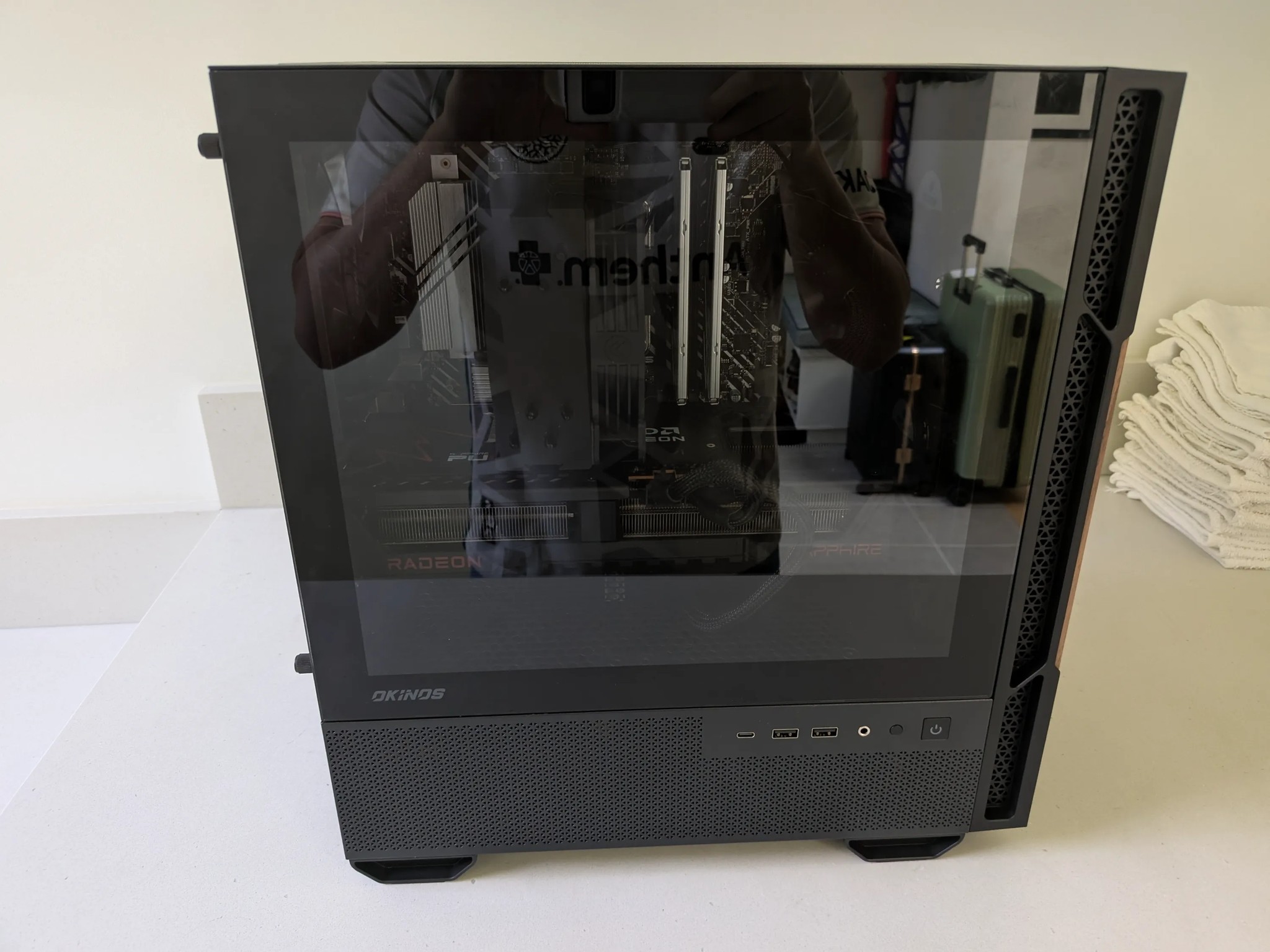 Walnut Wood RX 9070 PC - Intel Core i5 13th Gen, AMD Radeon RX 9070, 32 GB RAM, 4 TB SSD