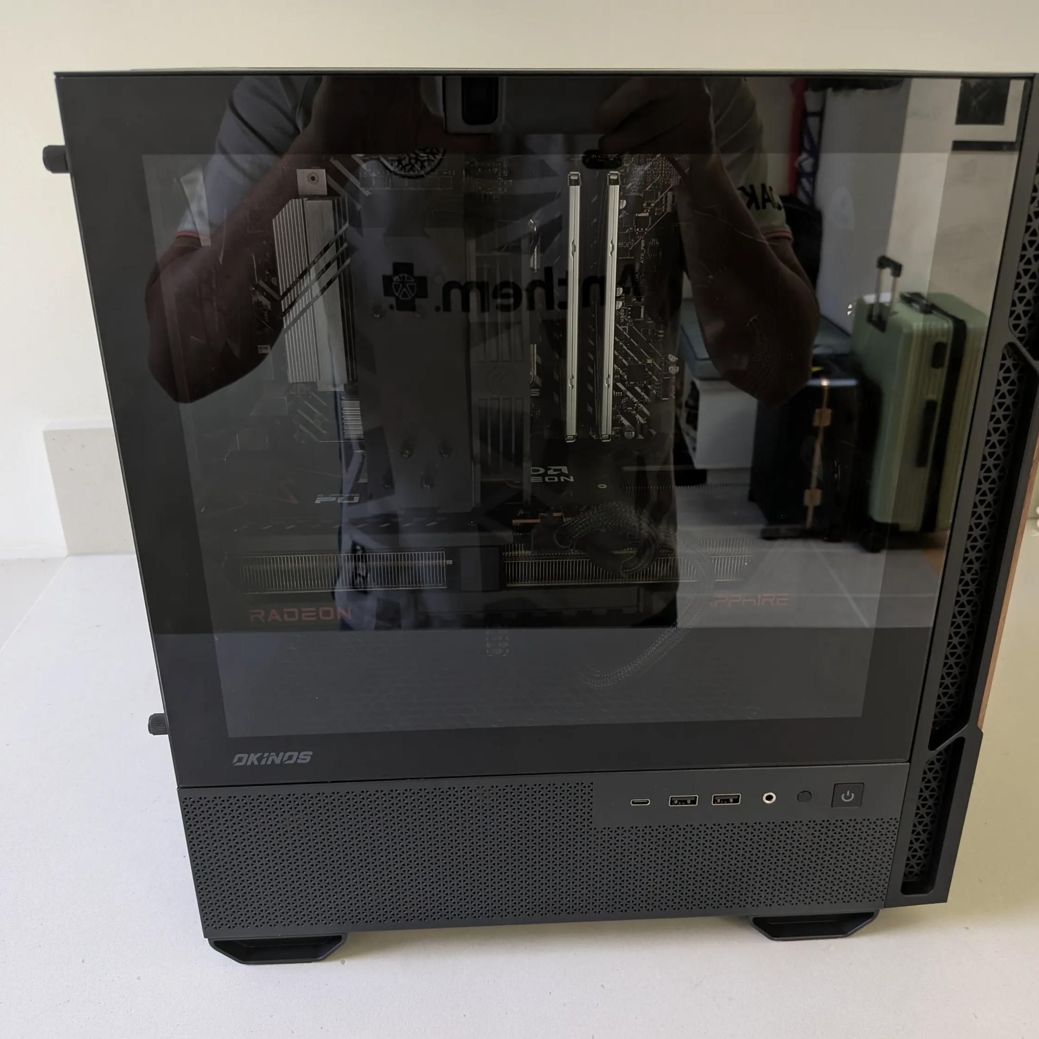 Walnut Wood RX 9070 PC - Intel Core i5 13th Gen, AMD Radeon RX 9070, 32 GB RAM, 4 TB SSD