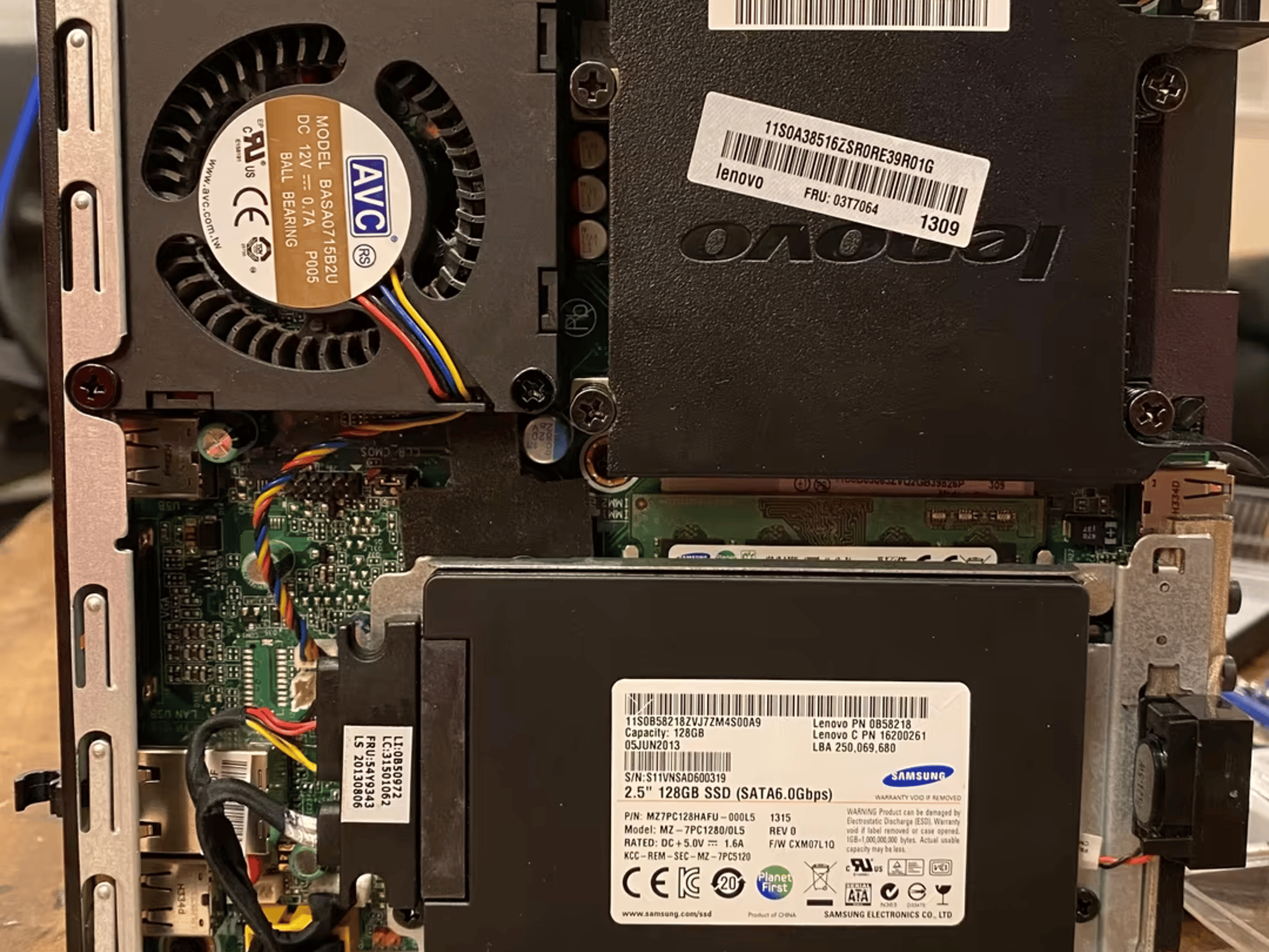 Lenovo ThinkCentre M72e - MFF - Intel i3-3220T - Windows 10 Pro - 128GB SSD - 8GB RAM - Disc Drive