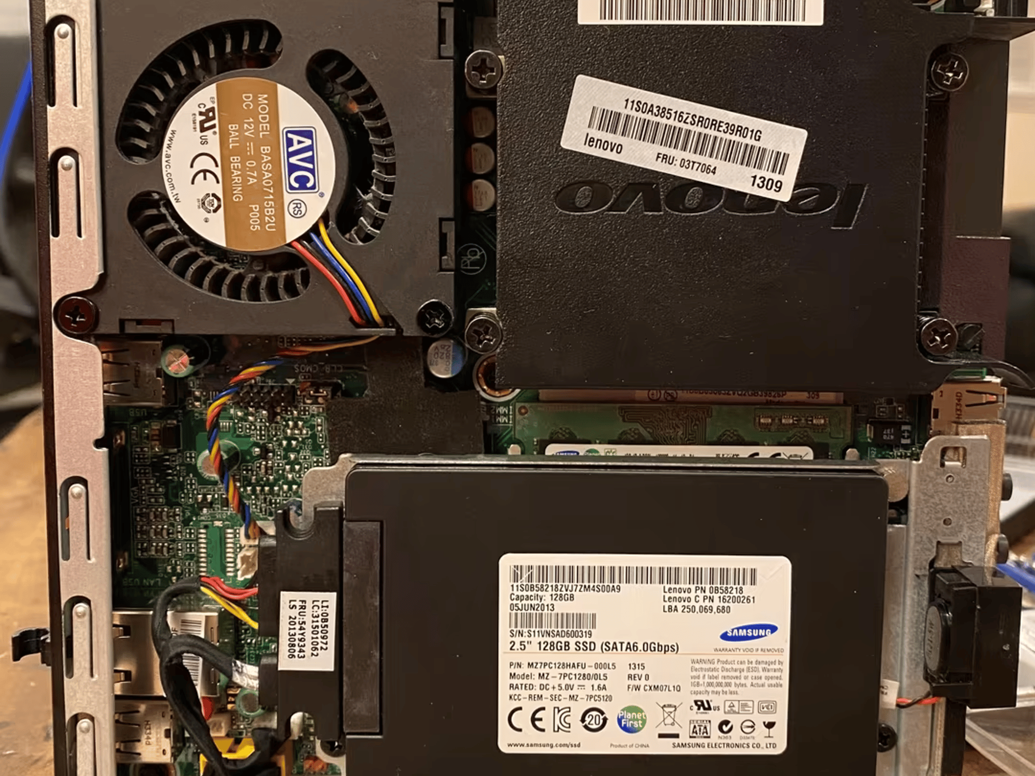 Lenovo ThinkCentre M72e - MFF - Intel i3-3220T - Windows 10 Pro - 128GB SSD - 8GB RAM - Disc Drive