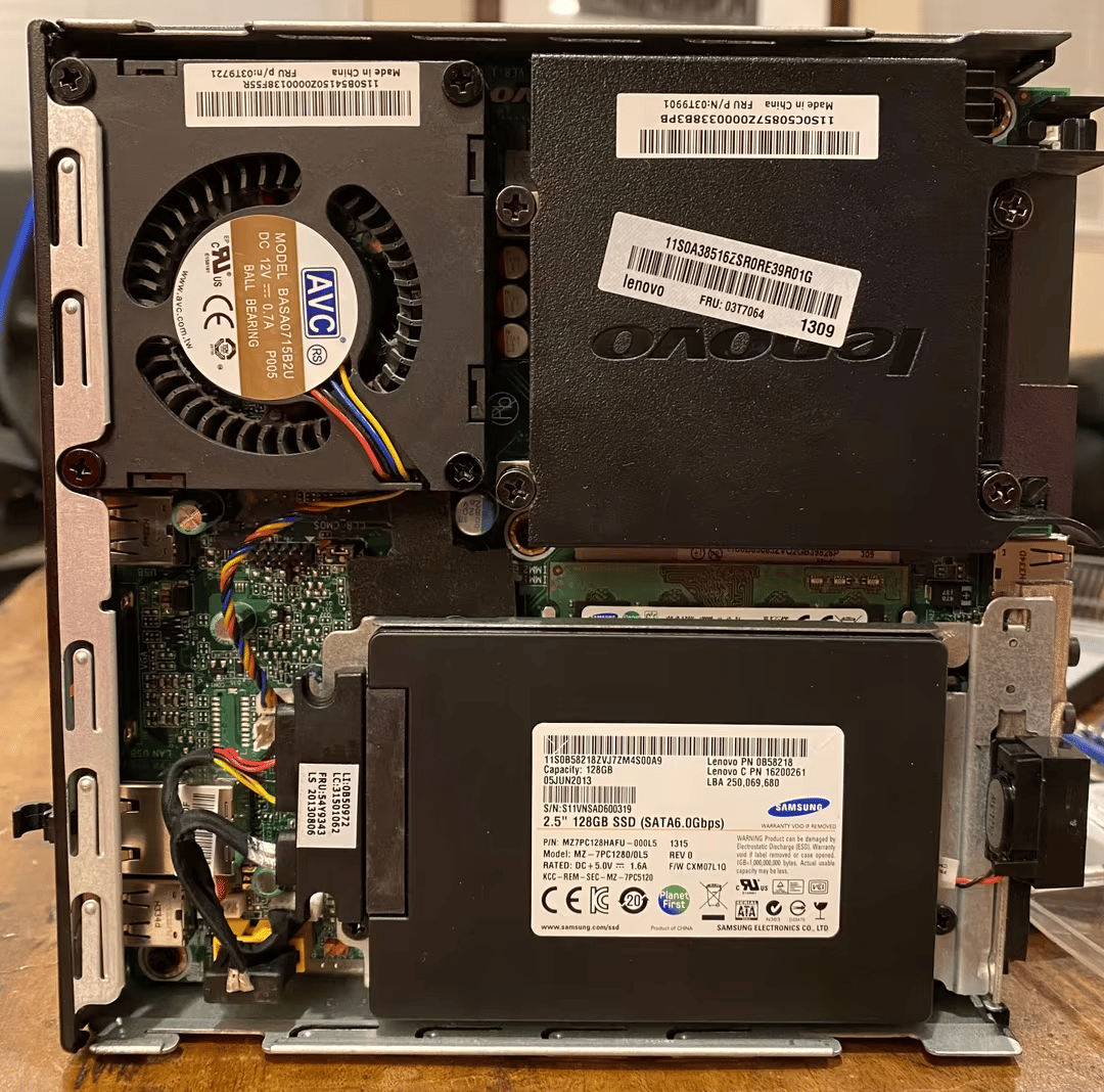 Lenovo ThinkCentre M72e - MFF - Intel i3-3220T - Windows 10 Pro - 128GB SSD - 8GB RAM - Disc Drive
