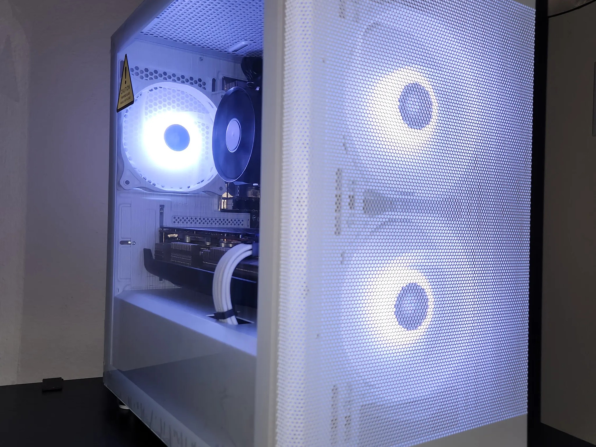 ⚫️⚪️BLACK + WHITE GAMING PC| RYZEN 5 3600 + RX 5600XT