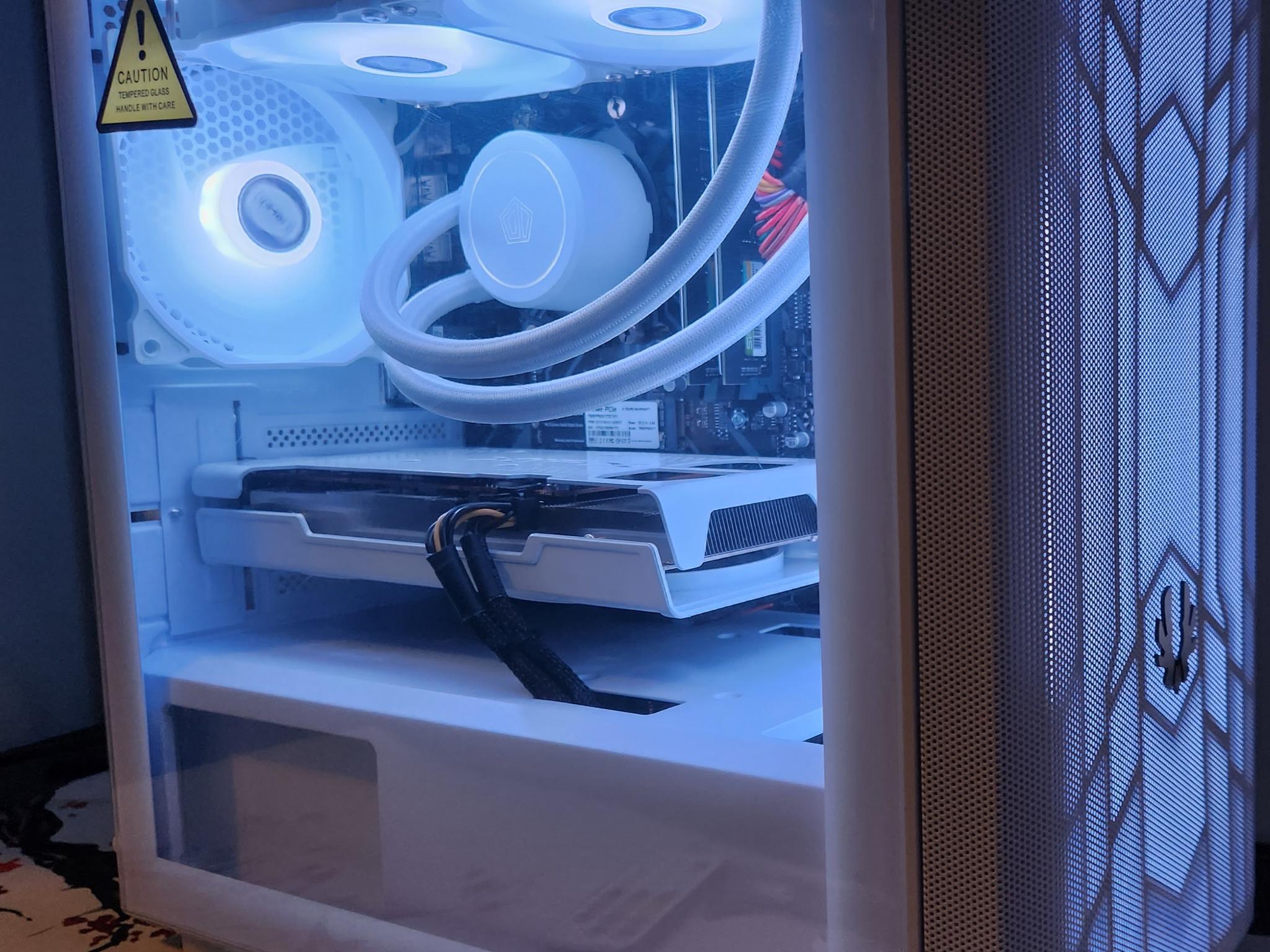 Liquid Cooled Frosty RIG Ryzen 5 / 32GB / 1TB SSD / RX 6600
