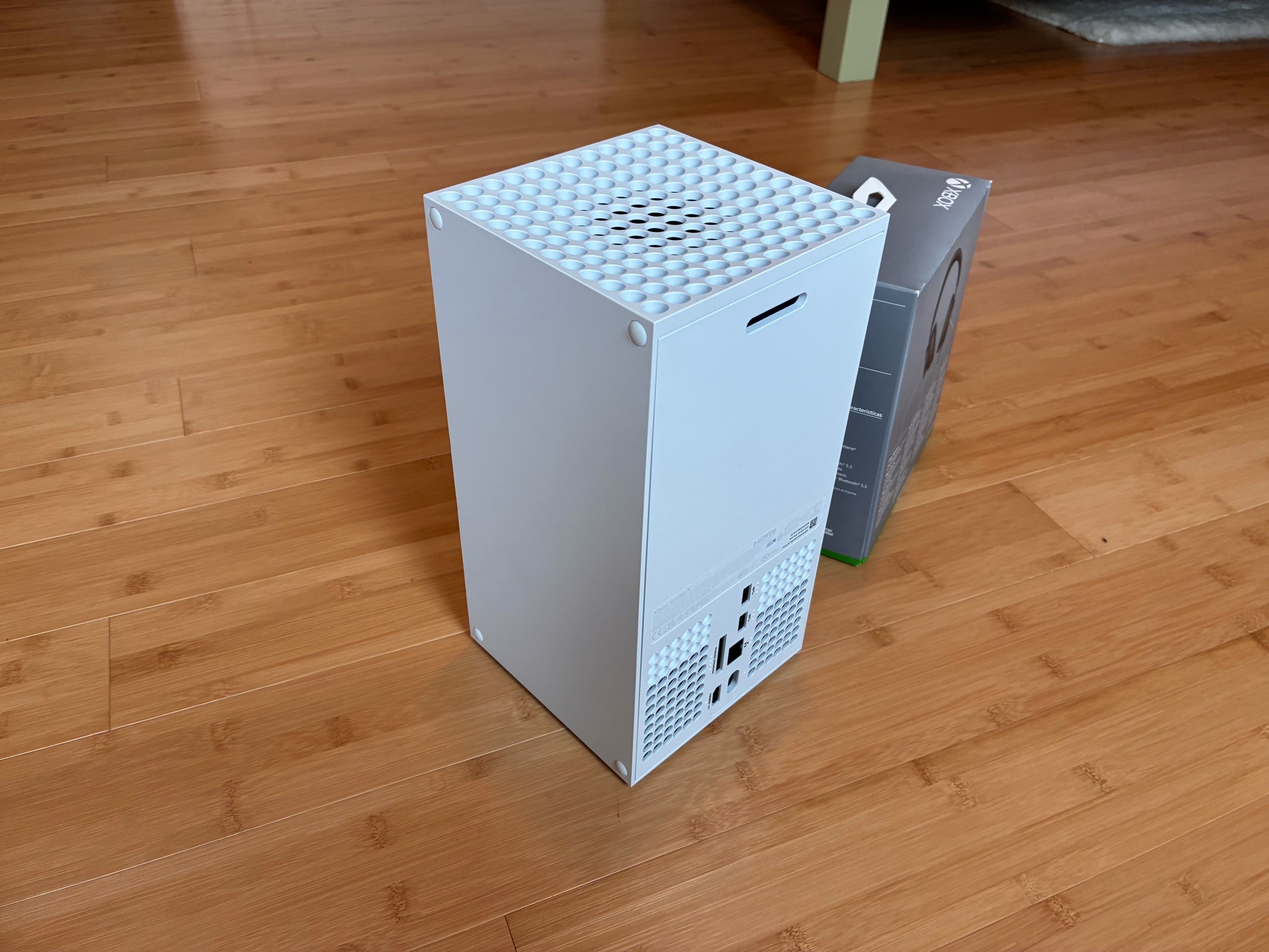 1TB Xbox Series X - White + Headphones