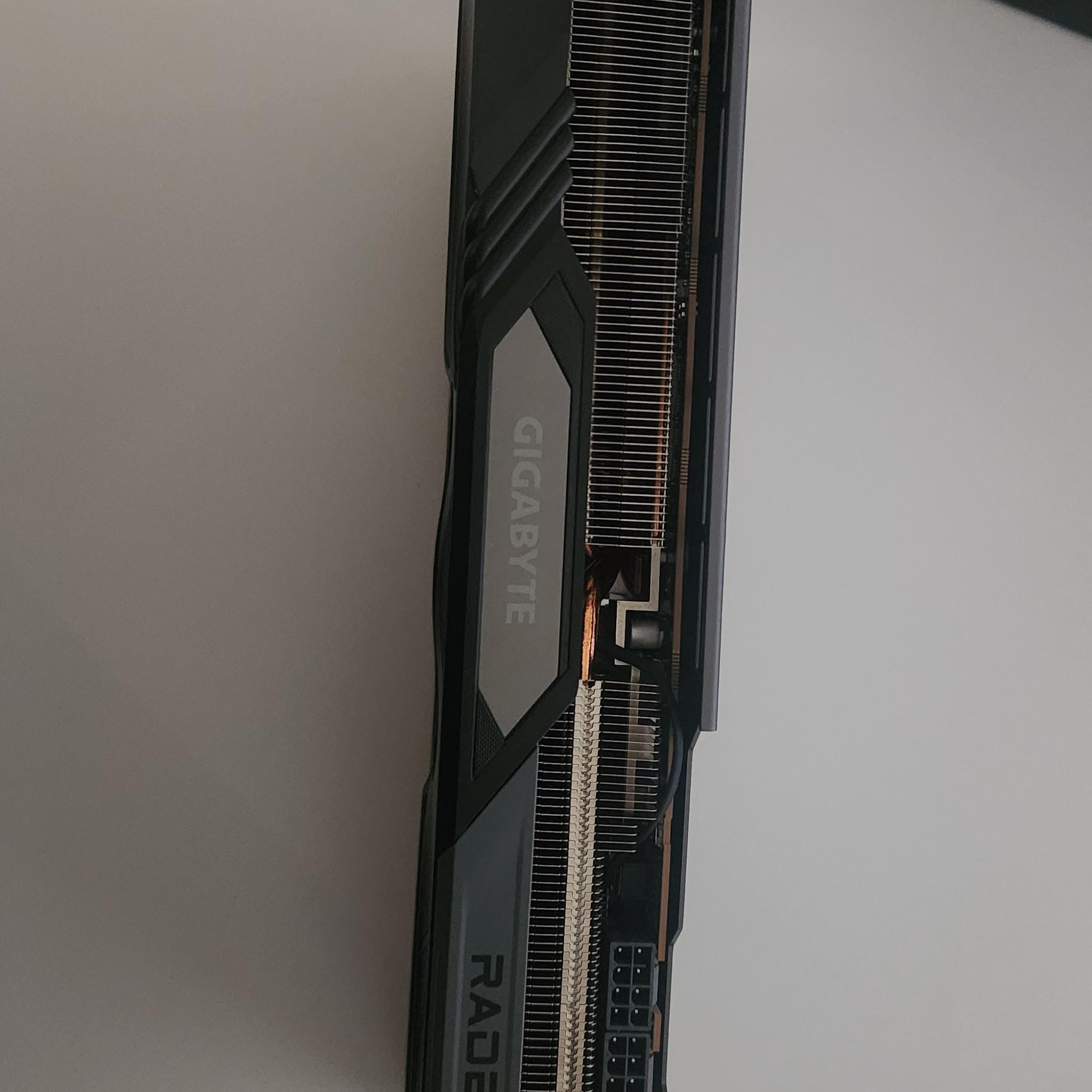 Radeon RX 7800xt GIGABYTE GAMING OC 16gb VRAM + CABLE EXTENSIONS