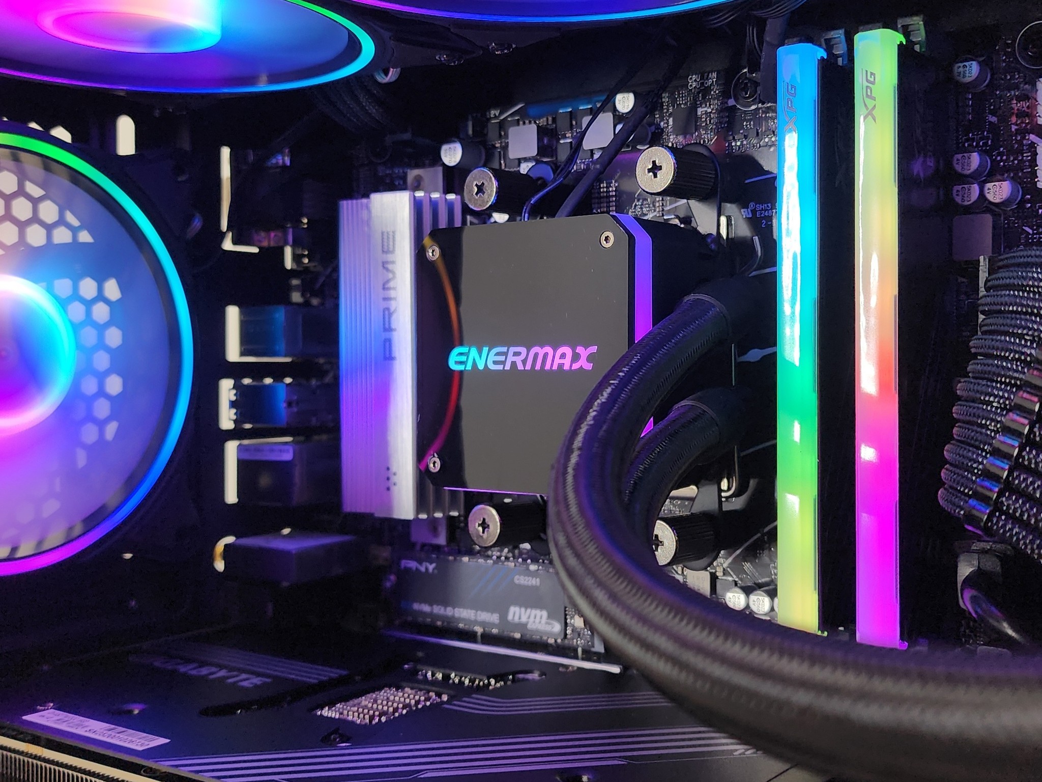 Gaming PC Ryzen 7 7800X3D 32GB RAM 2TB SSD RTX 5070 Ti 16GB Windows 11 Computer